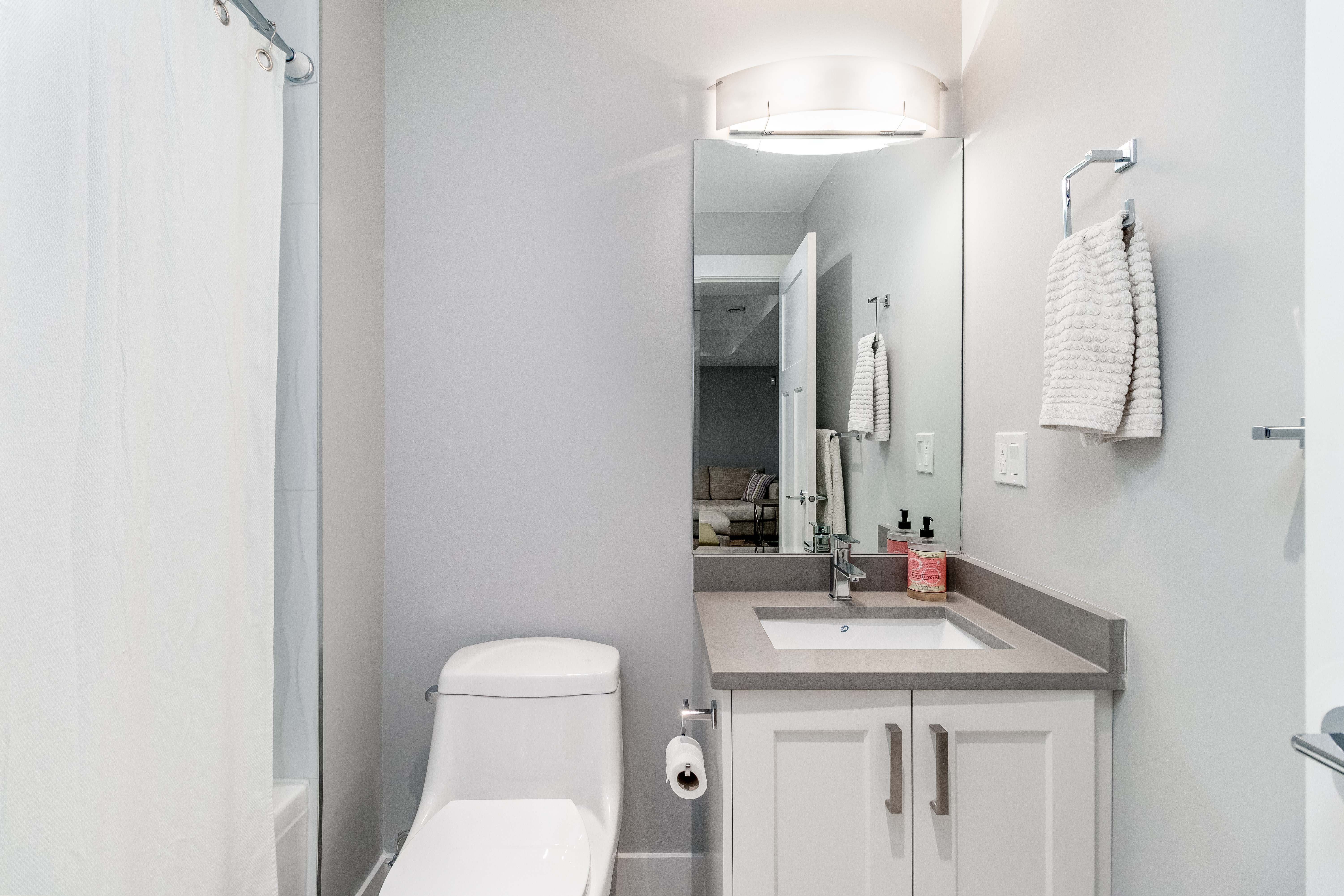 322 E 19th St, North Vancouver 52