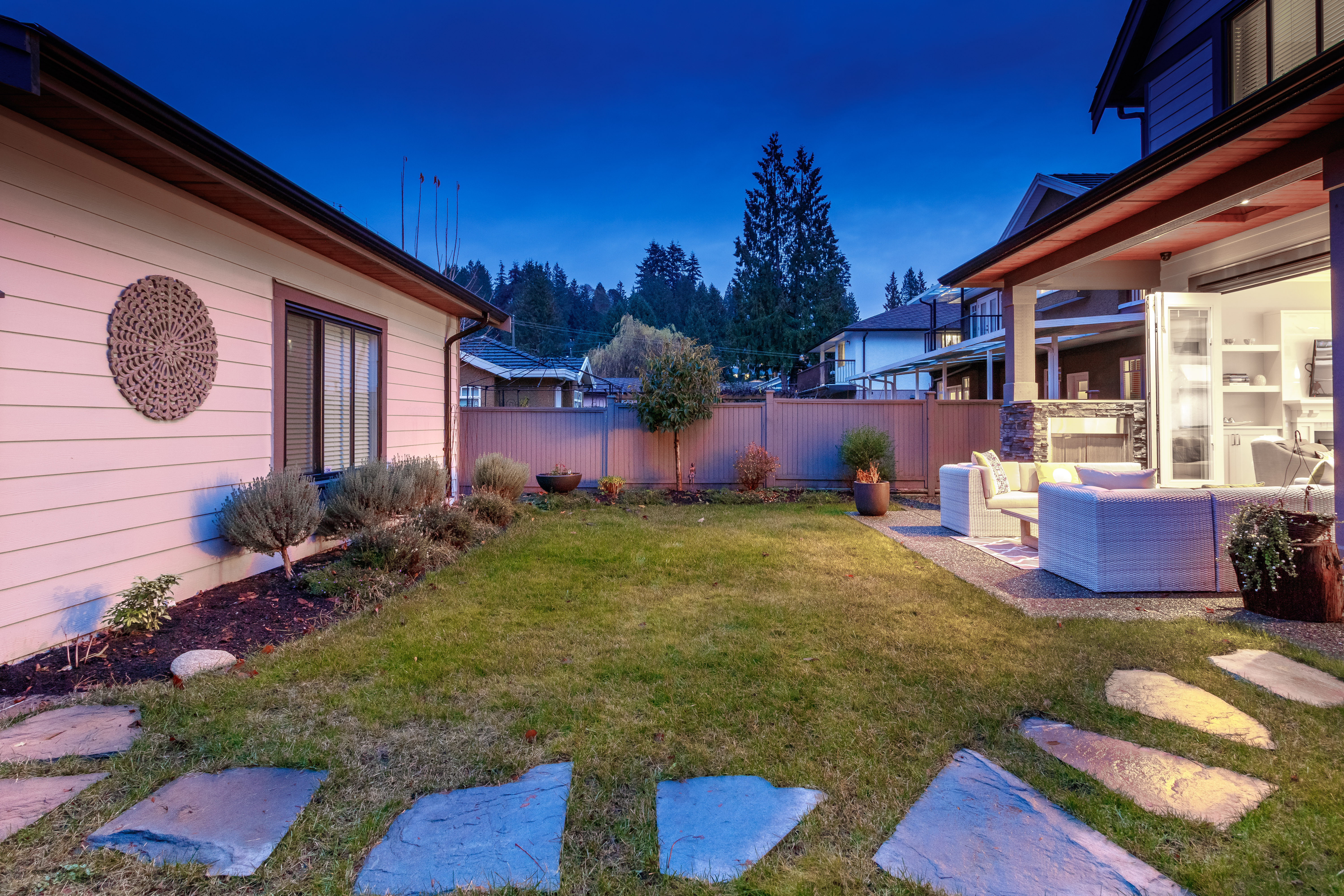 322 E 19th St, North Vancouver 34