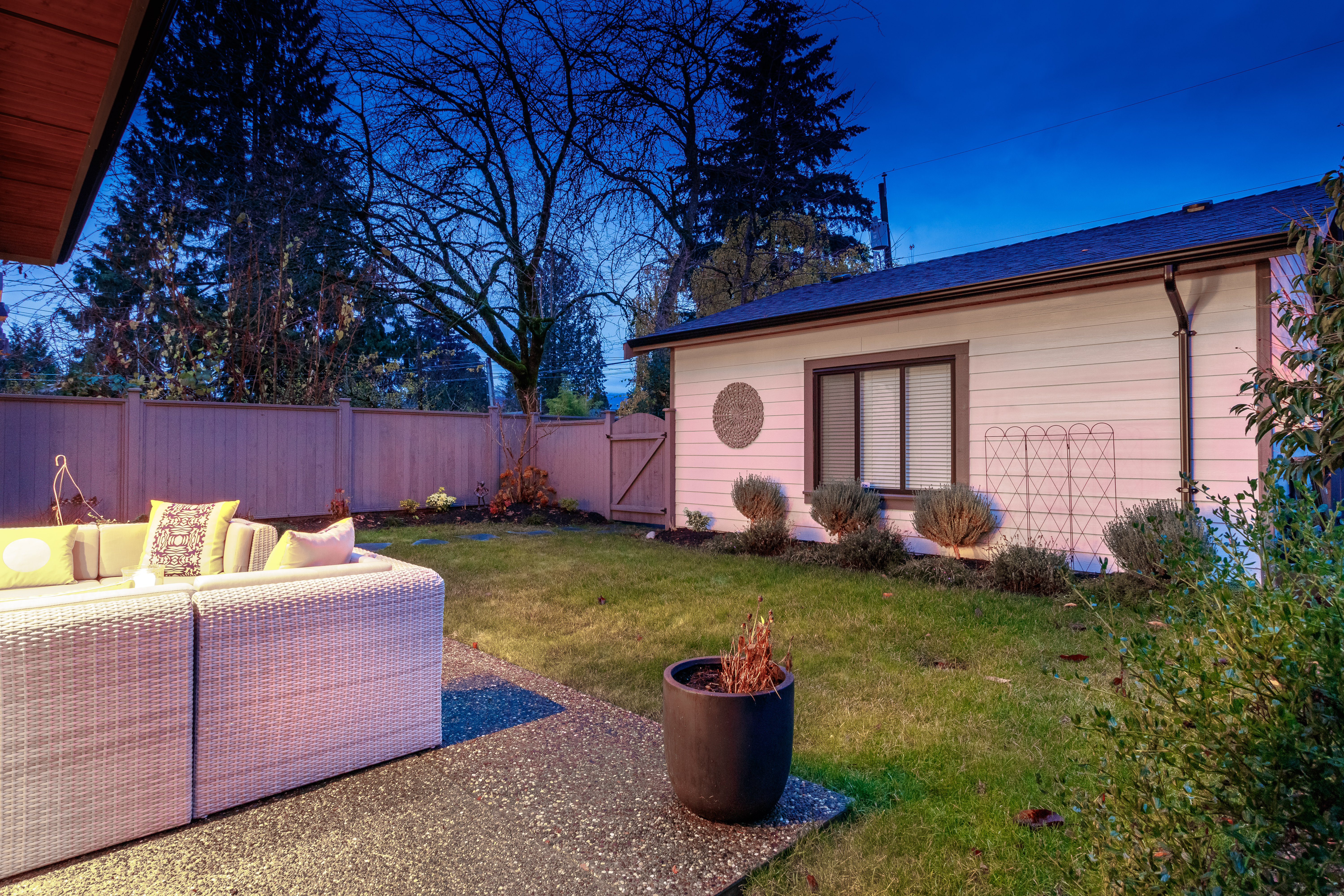 322 E 19th St, North Vancouver 35