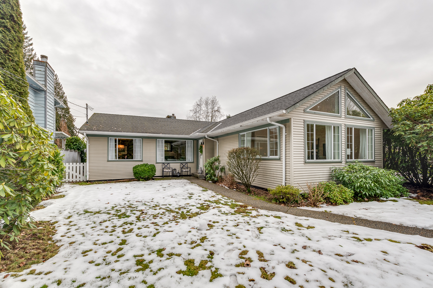 553 W 23rd St, North Vancouver 37