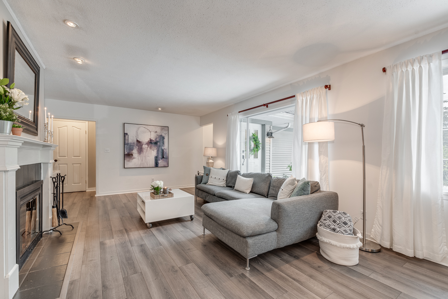 553 W 23rd St, North Vancouver 8