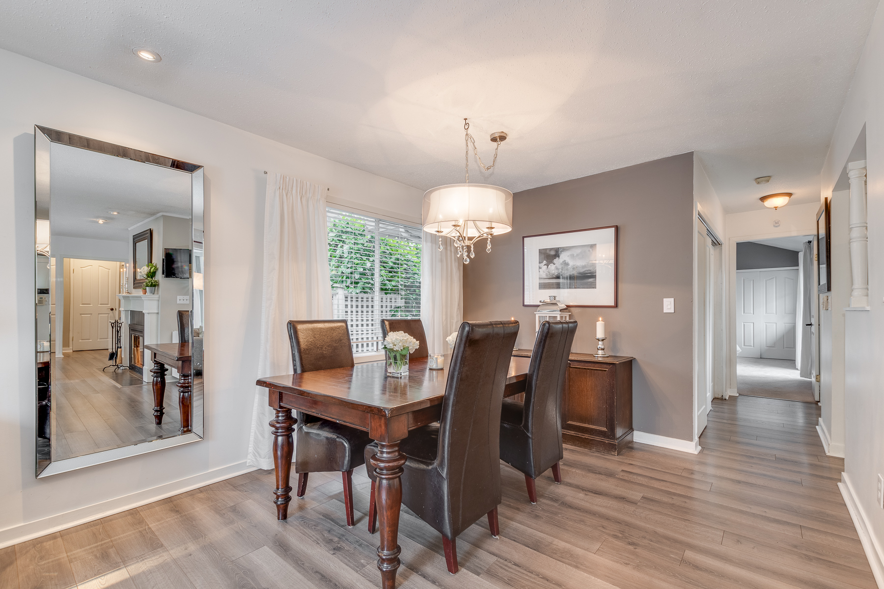 553 W 23rd St, North Vancouver 11
