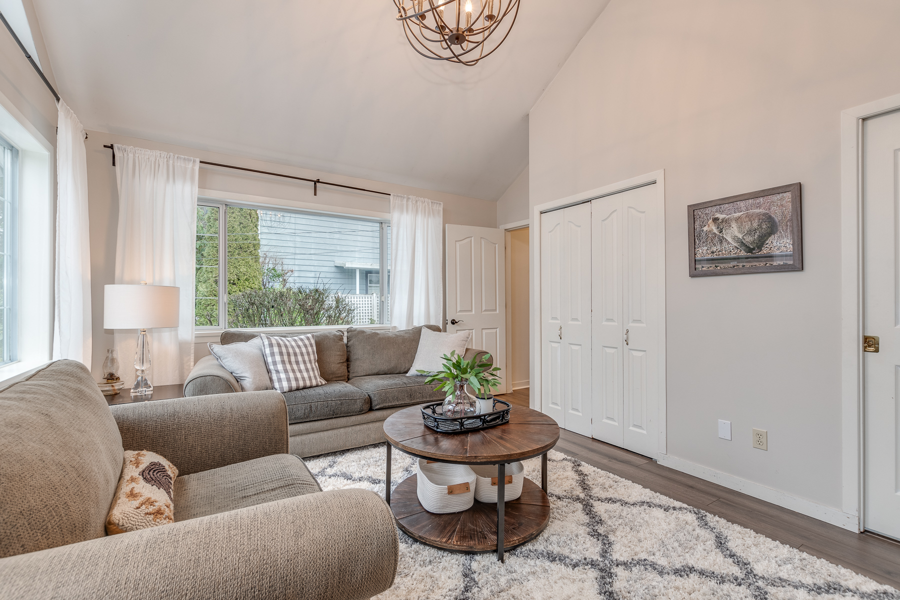 553 W 23rd St, North Vancouver 15