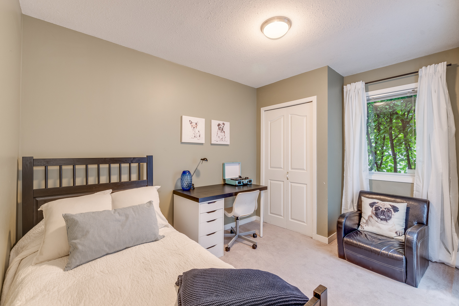 553 W 23rd St, North Vancouver 16