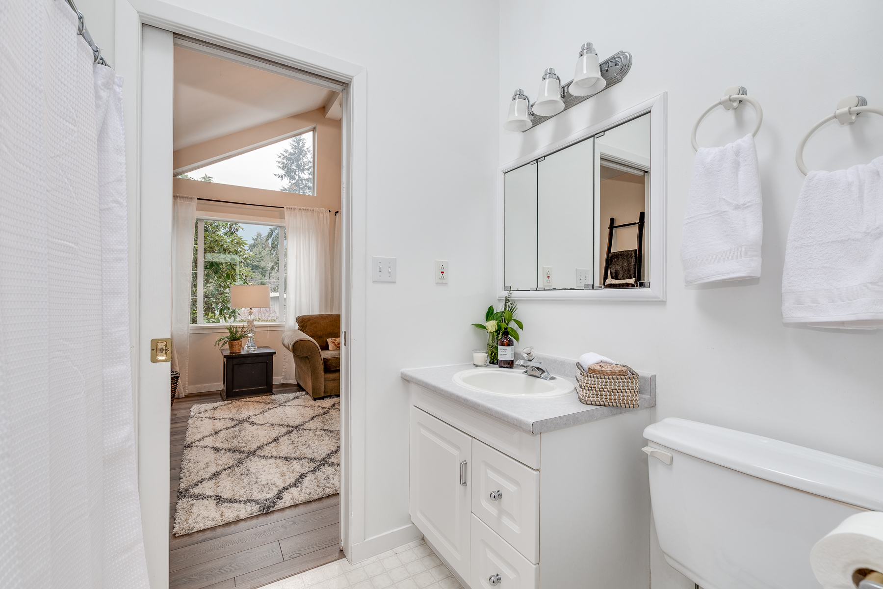 553 W 23rd St, North Vancouver 18