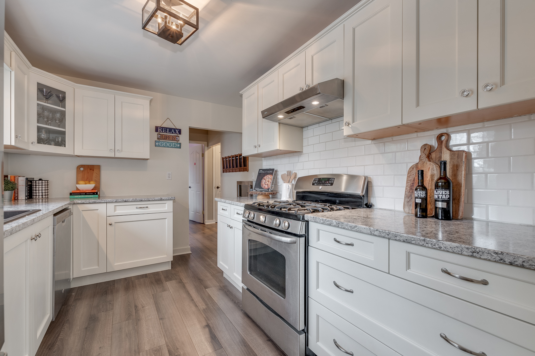 553 W 23rd St, North Vancouver 20