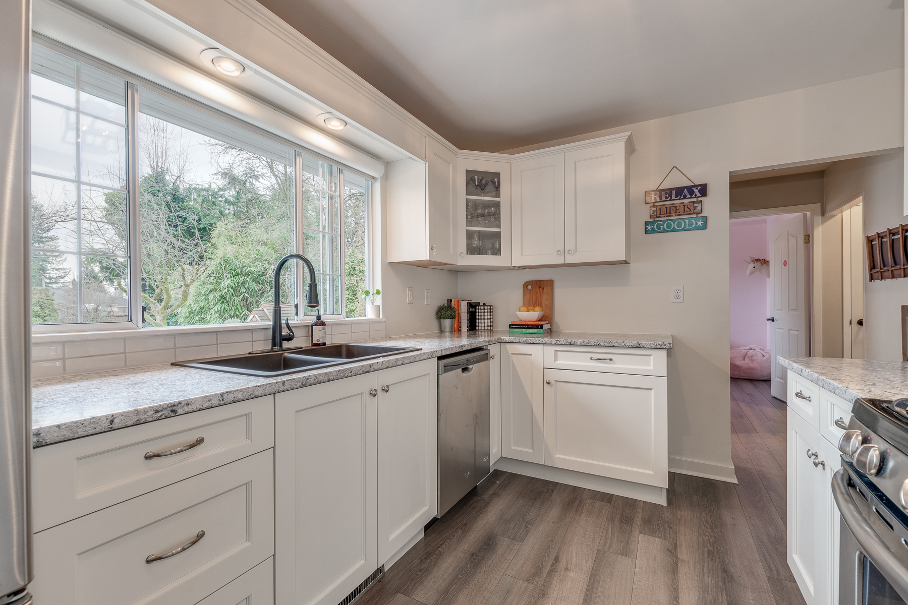 553 W 23rd St, North Vancouver 21