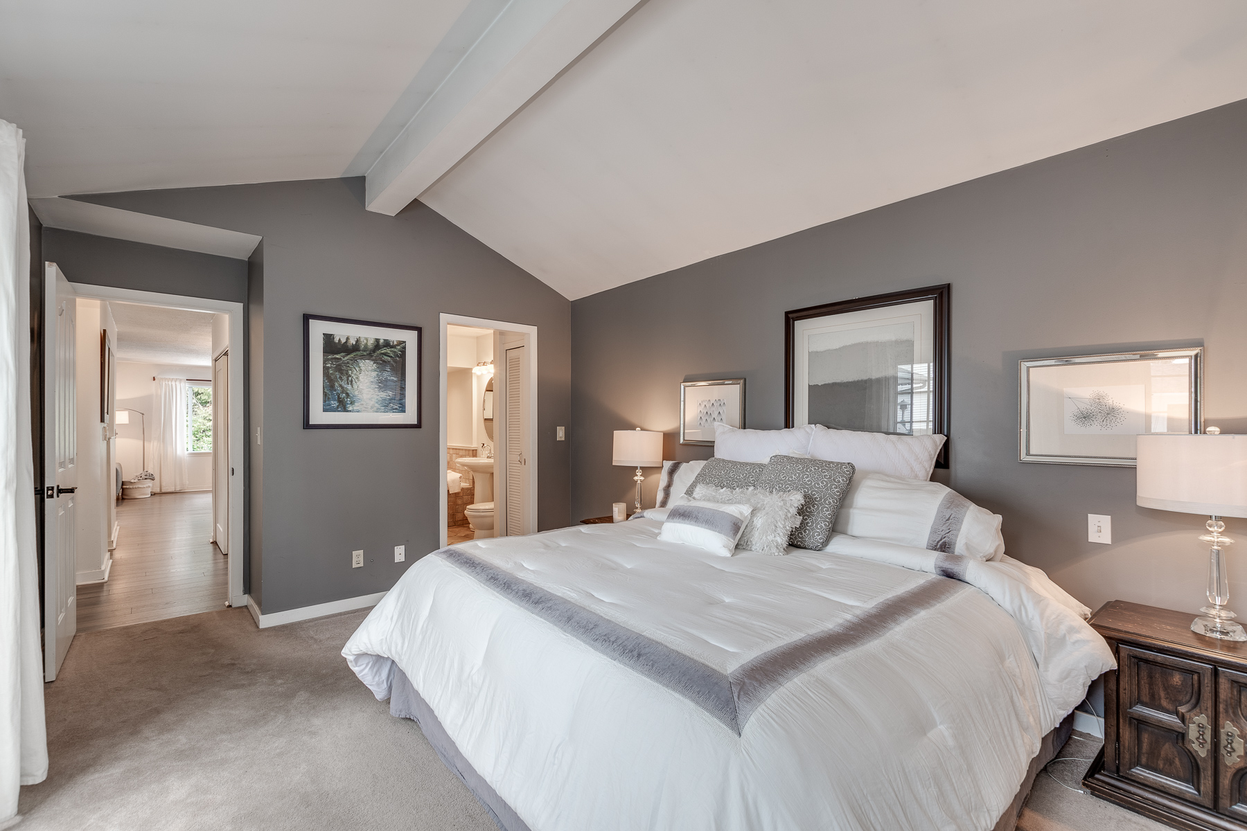 553 W 23rd St, North Vancouver 25