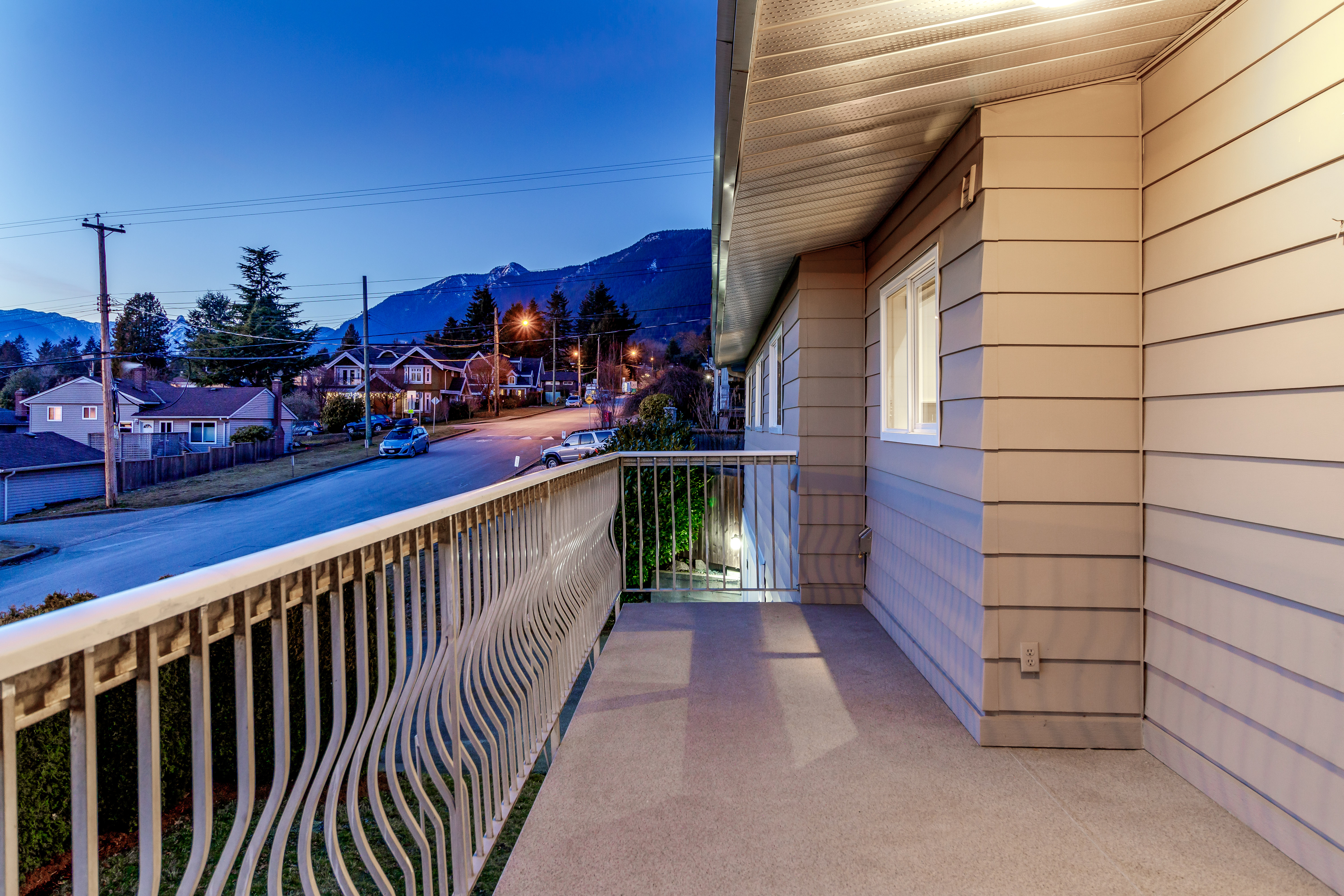 2616 Jones Ave, North Vancouver 25