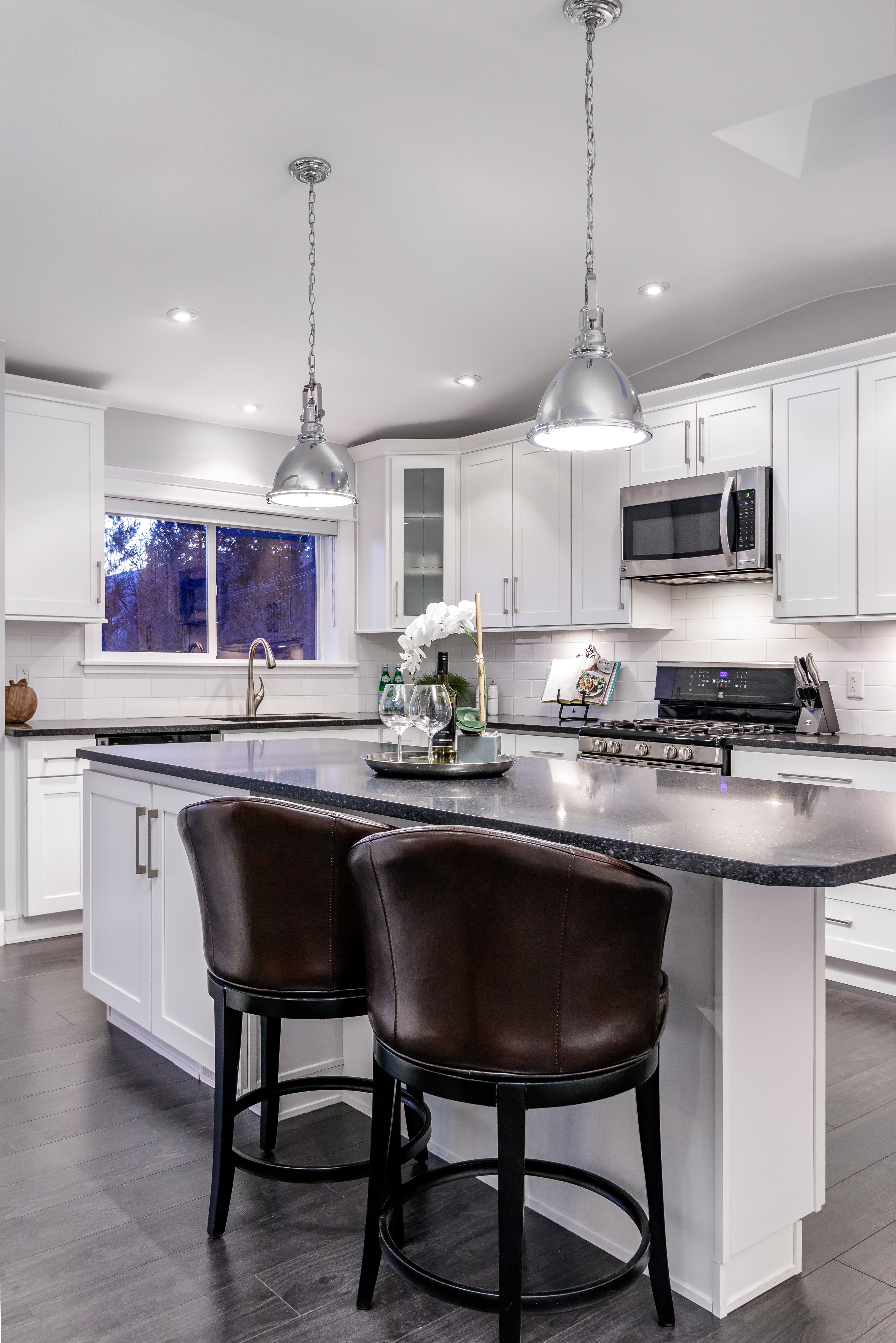 2616 Jones Ave, North Vancouver 2