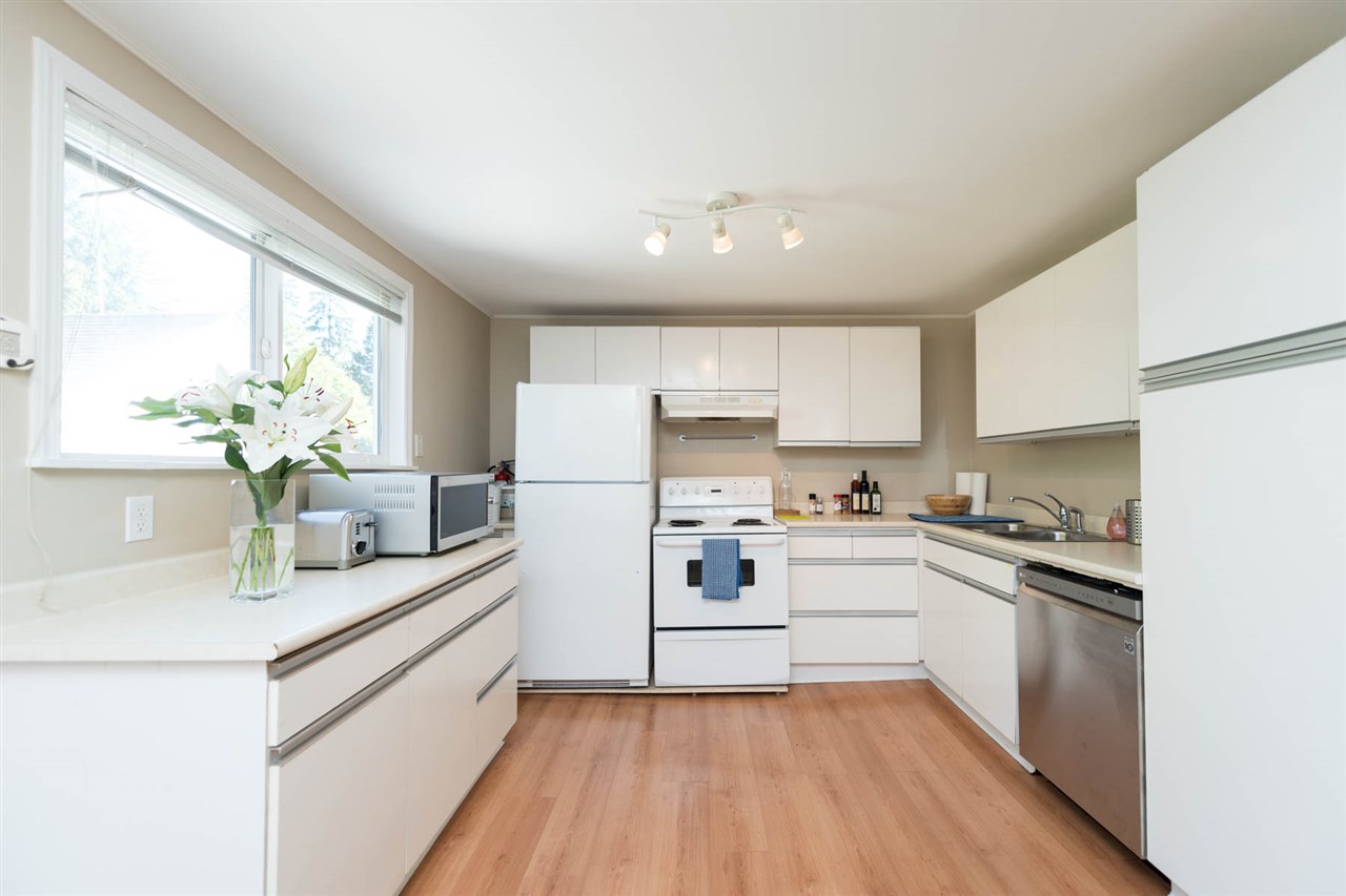 1950 Deep Cove Road, North Vancouver 14