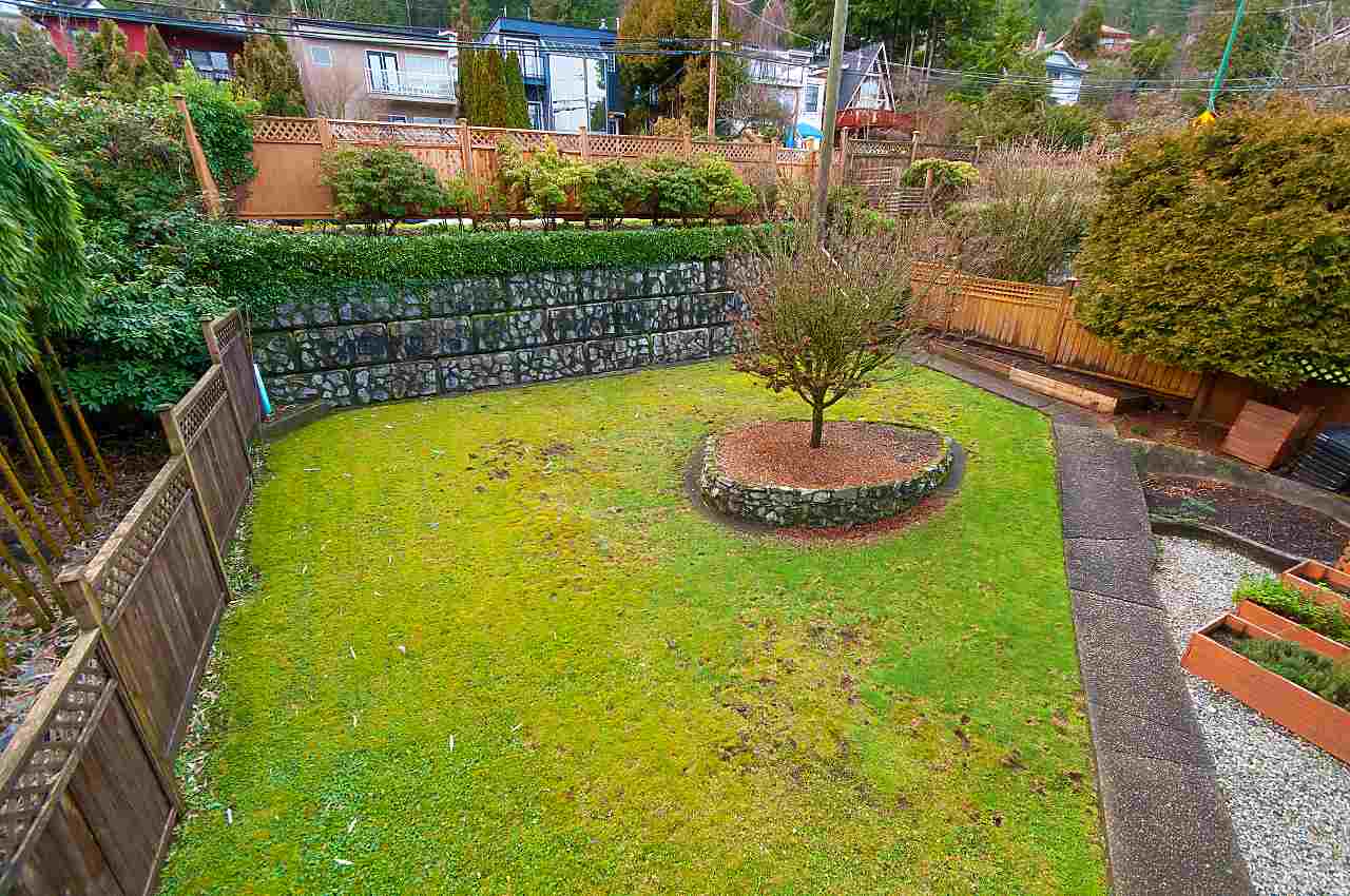 1950 Deep Cove Road, North Vancouver 19