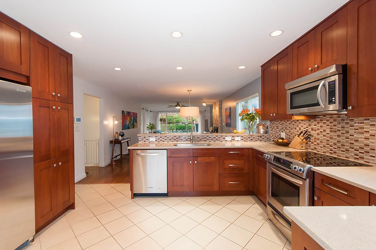 1950 Deep Cove Road, North Vancouver 6