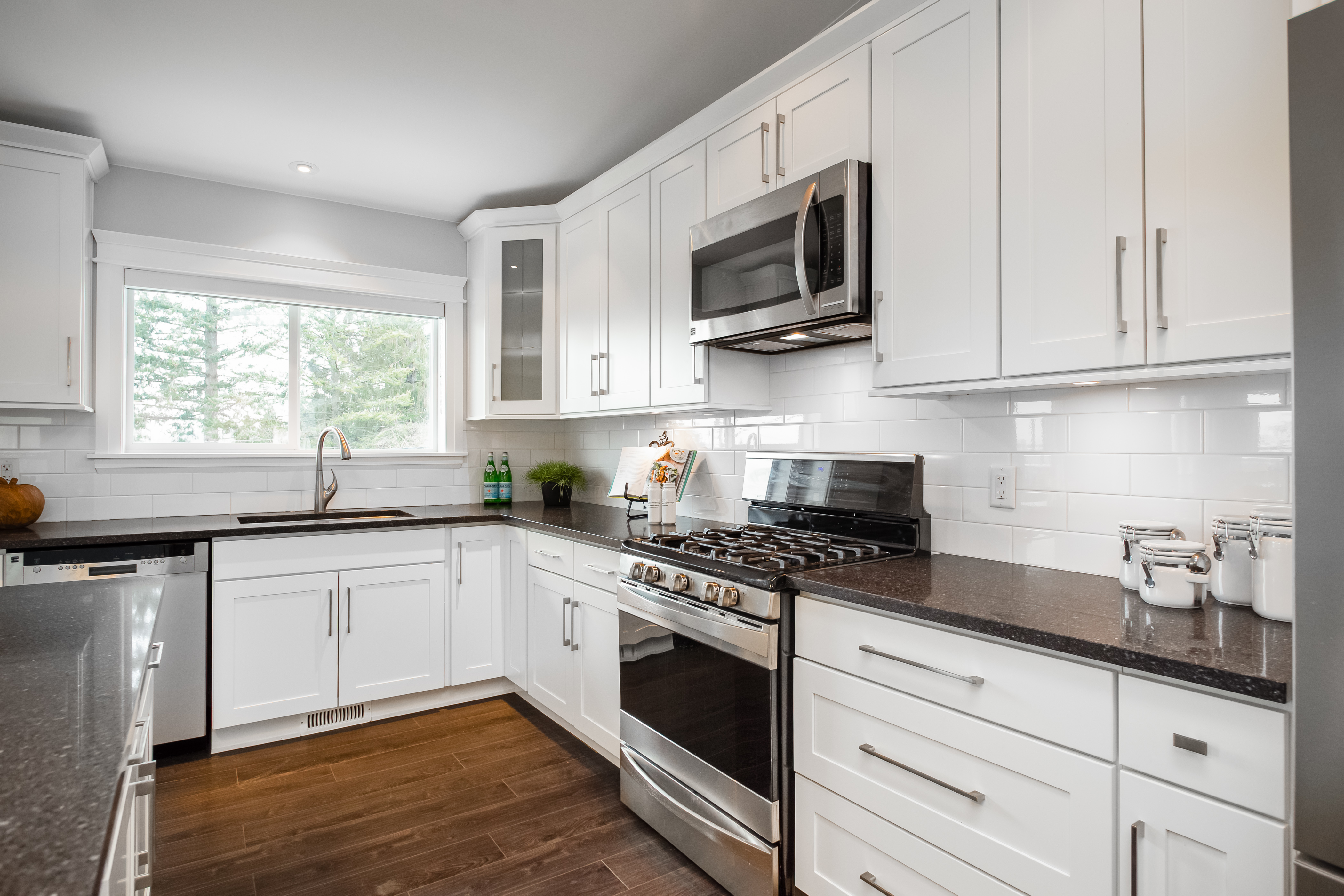 2616 Jones Ave, North Vancouver 32
