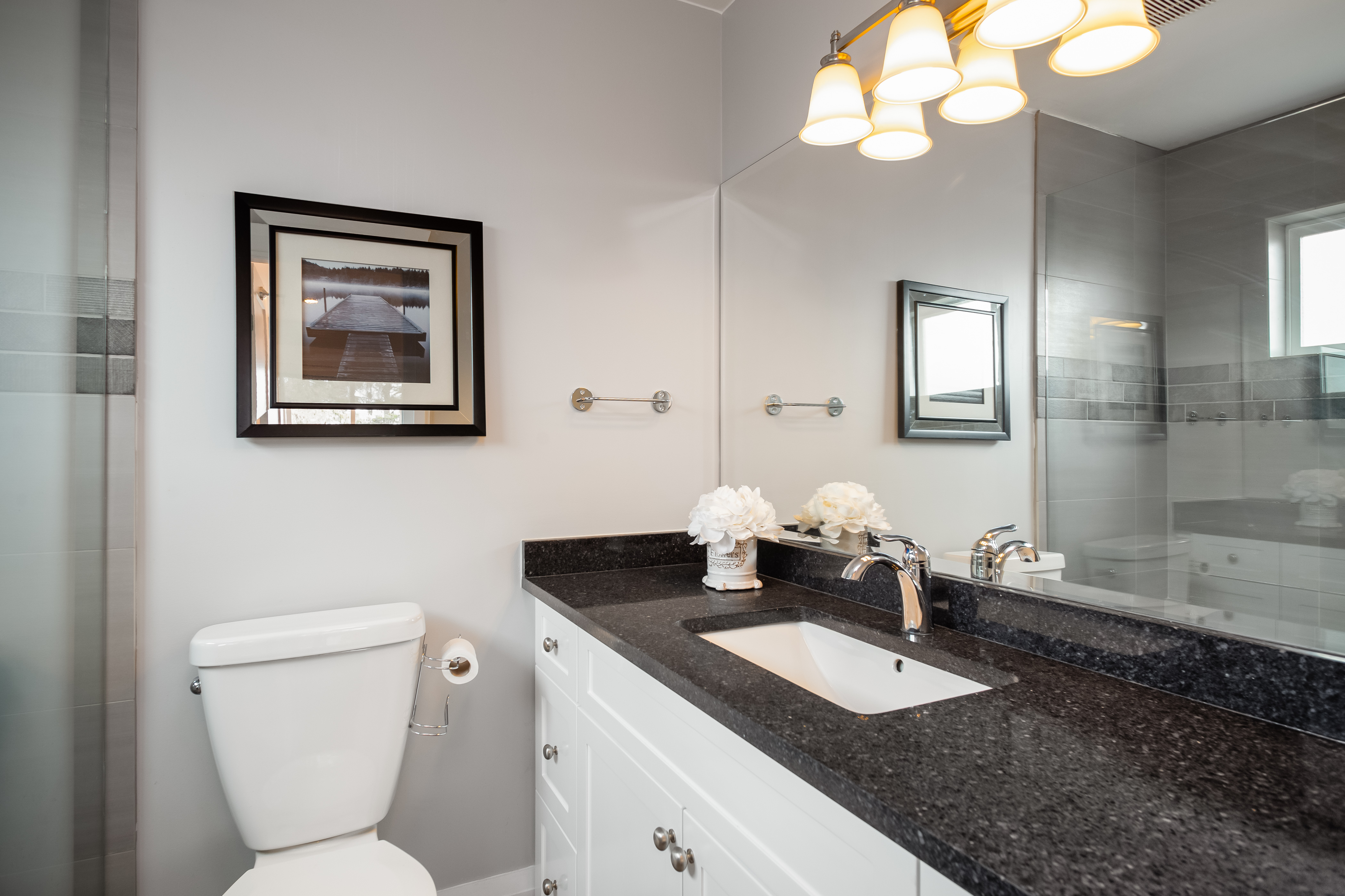 2616 Jones Ave, North Vancouver 38