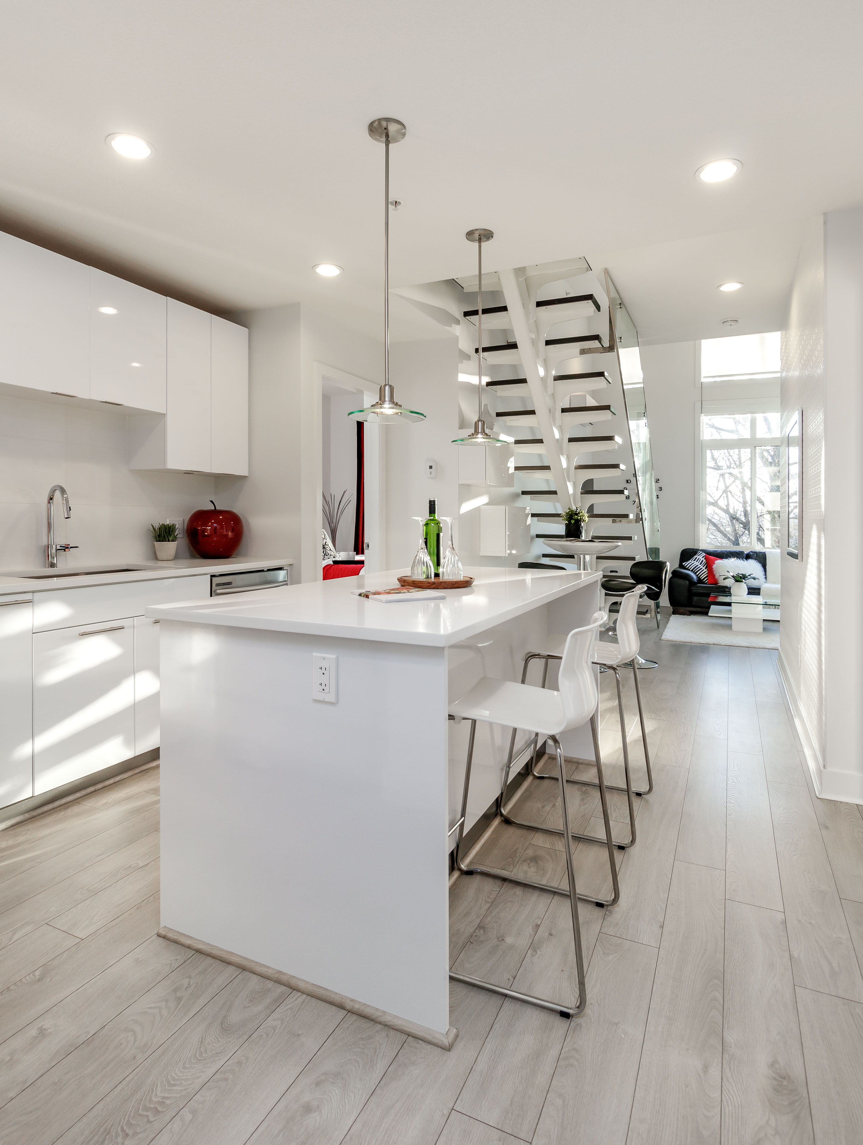 #606 - 733 W 3rd St, North Vancouver
