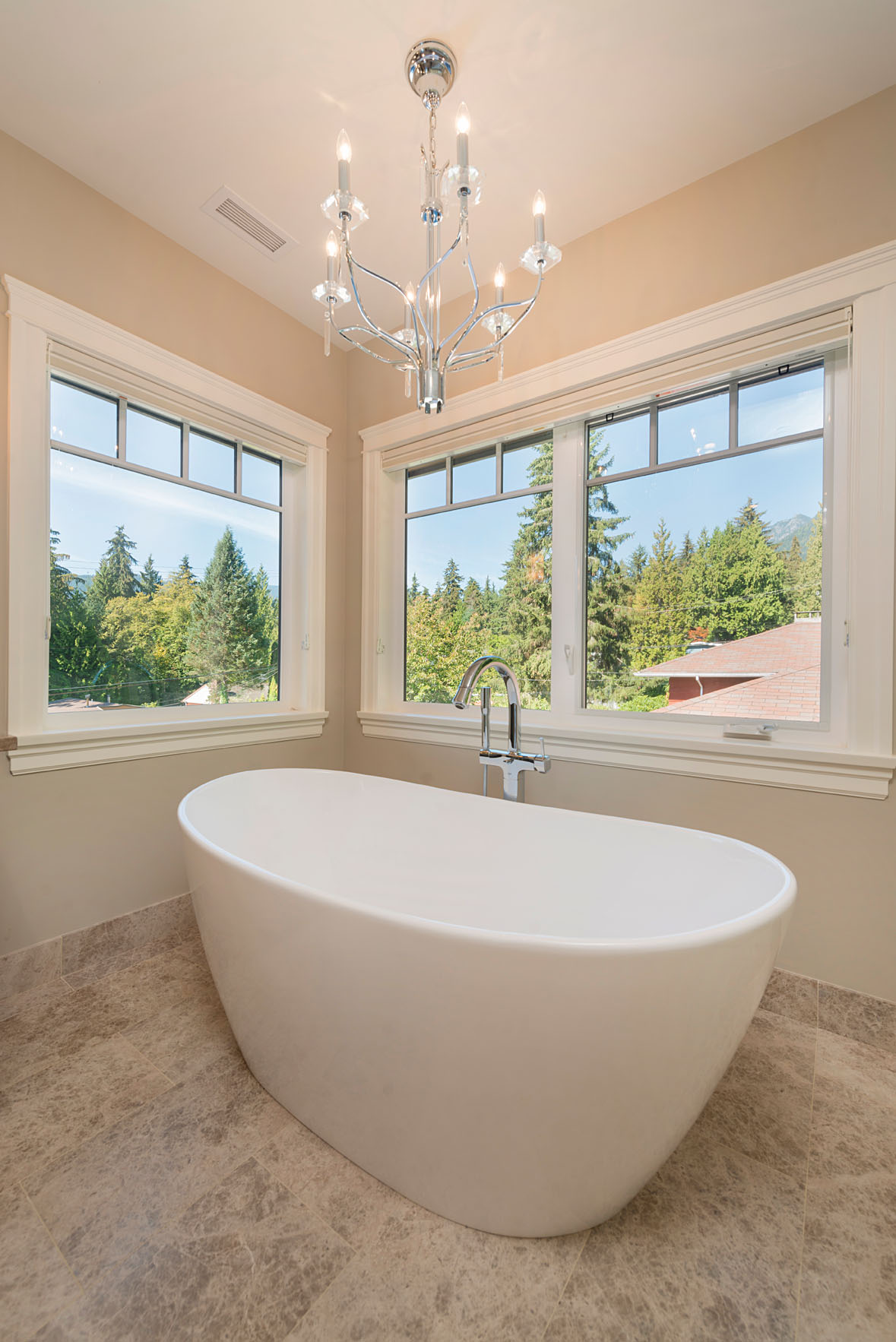 946 Clements Ave, North Vancouver 32