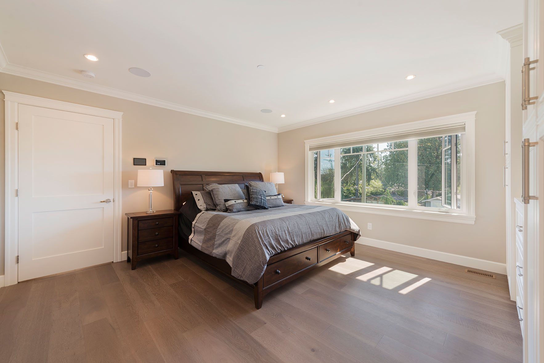 946 Clements Ave, North Vancouver 25