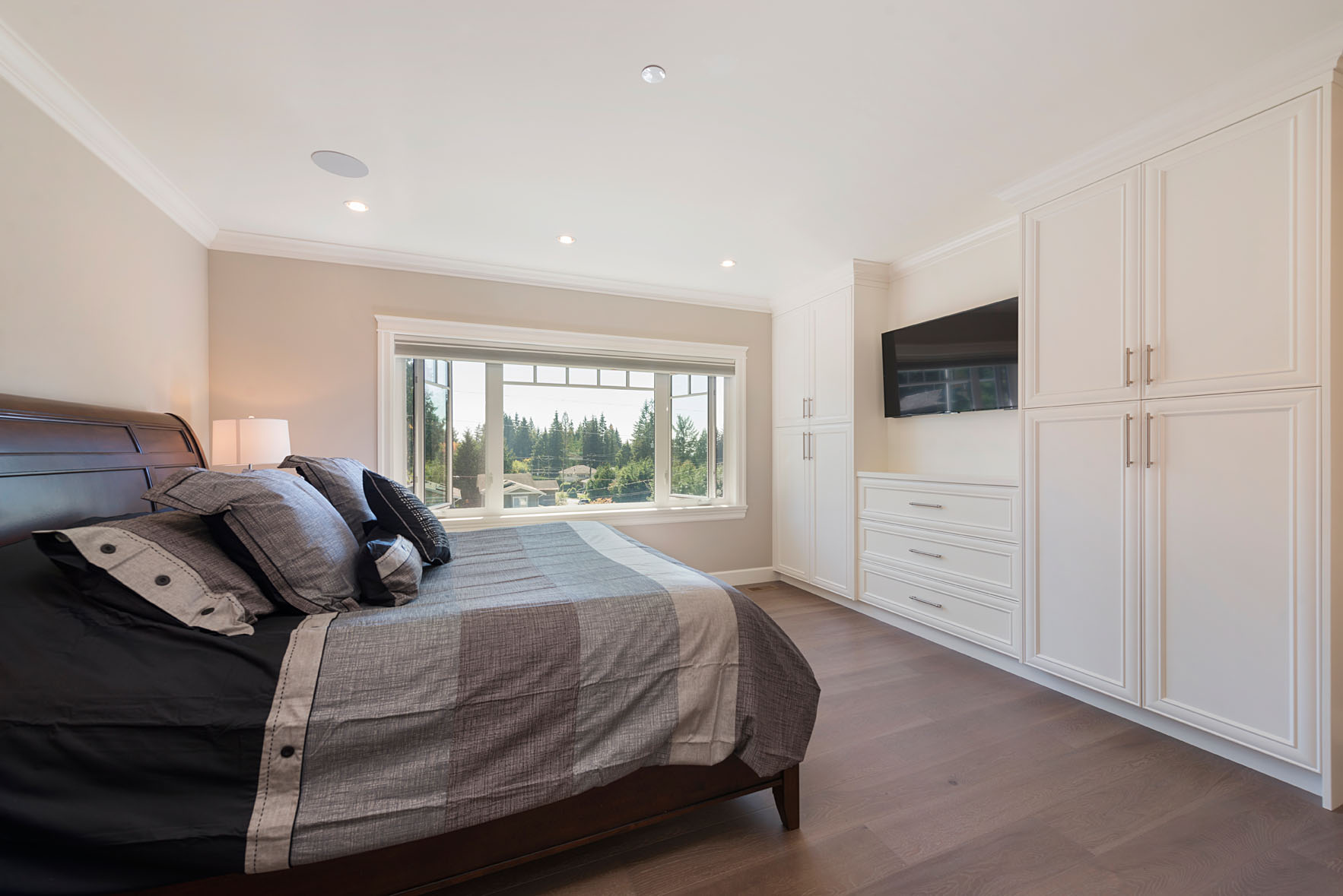 946 Clements Ave, North Vancouver 26