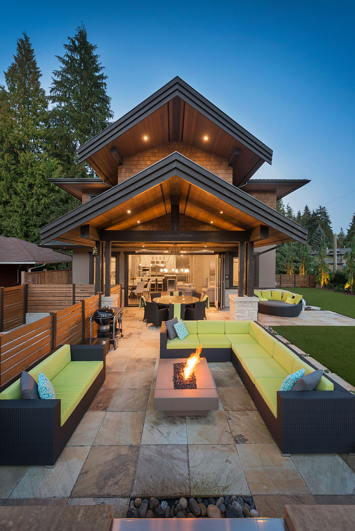 946 Clements Ave, North Vancouver 24