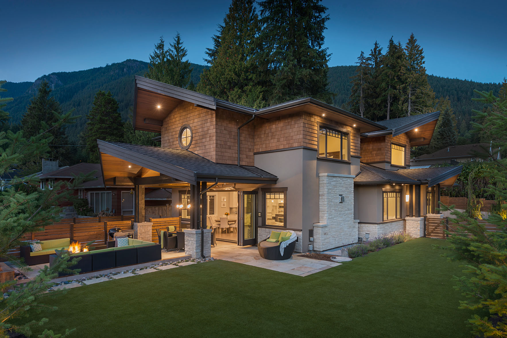 946 Clements Ave, North Vancouver 3