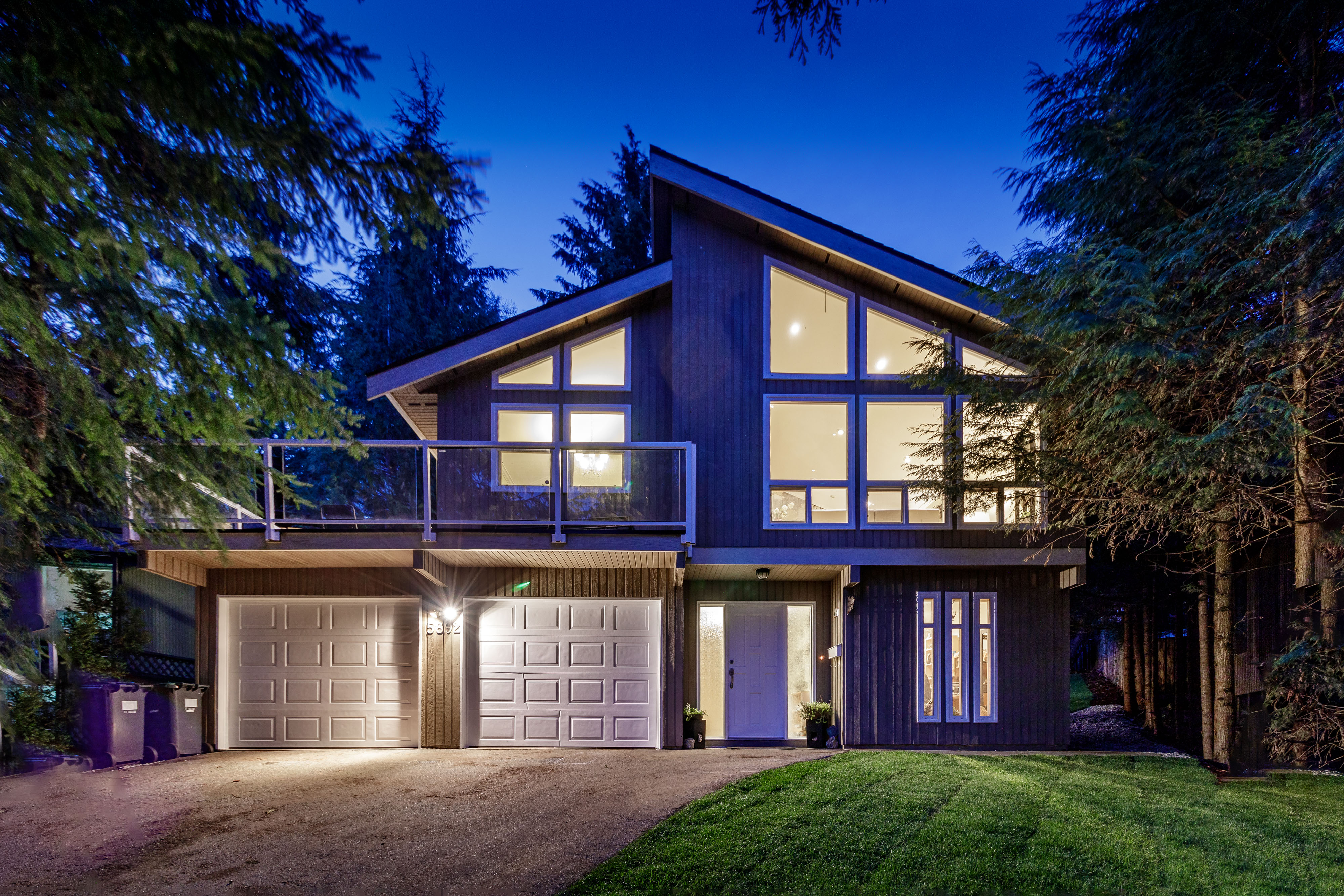 5692 White Pine Lane, North Vancouver