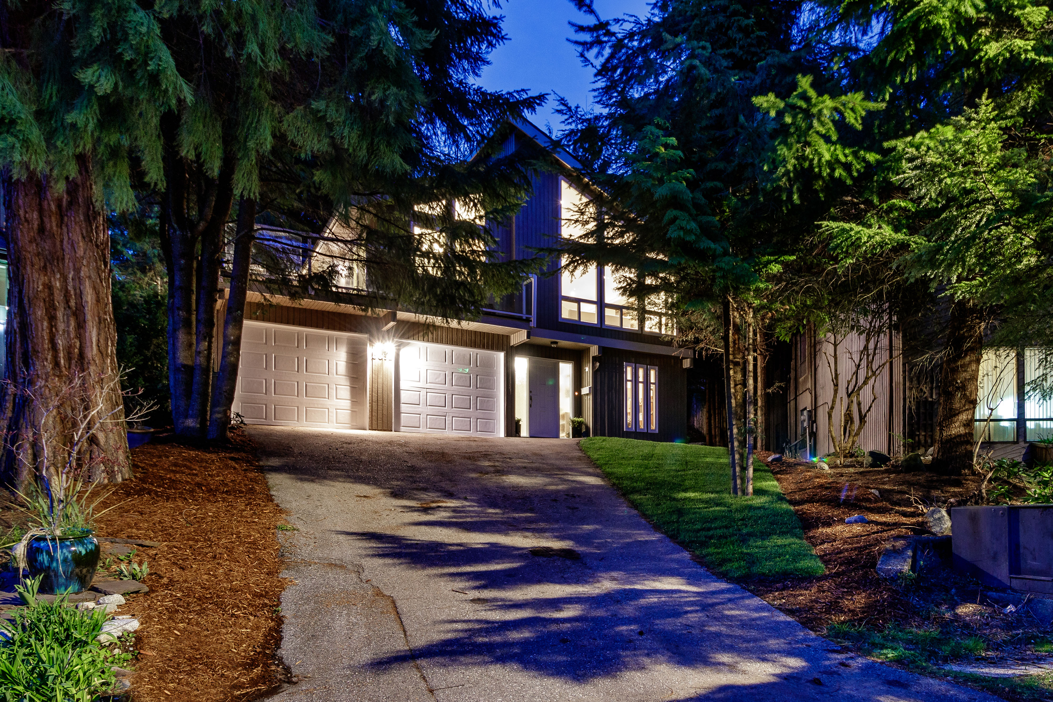 5692 White Pine Lane, North Vancouver 3