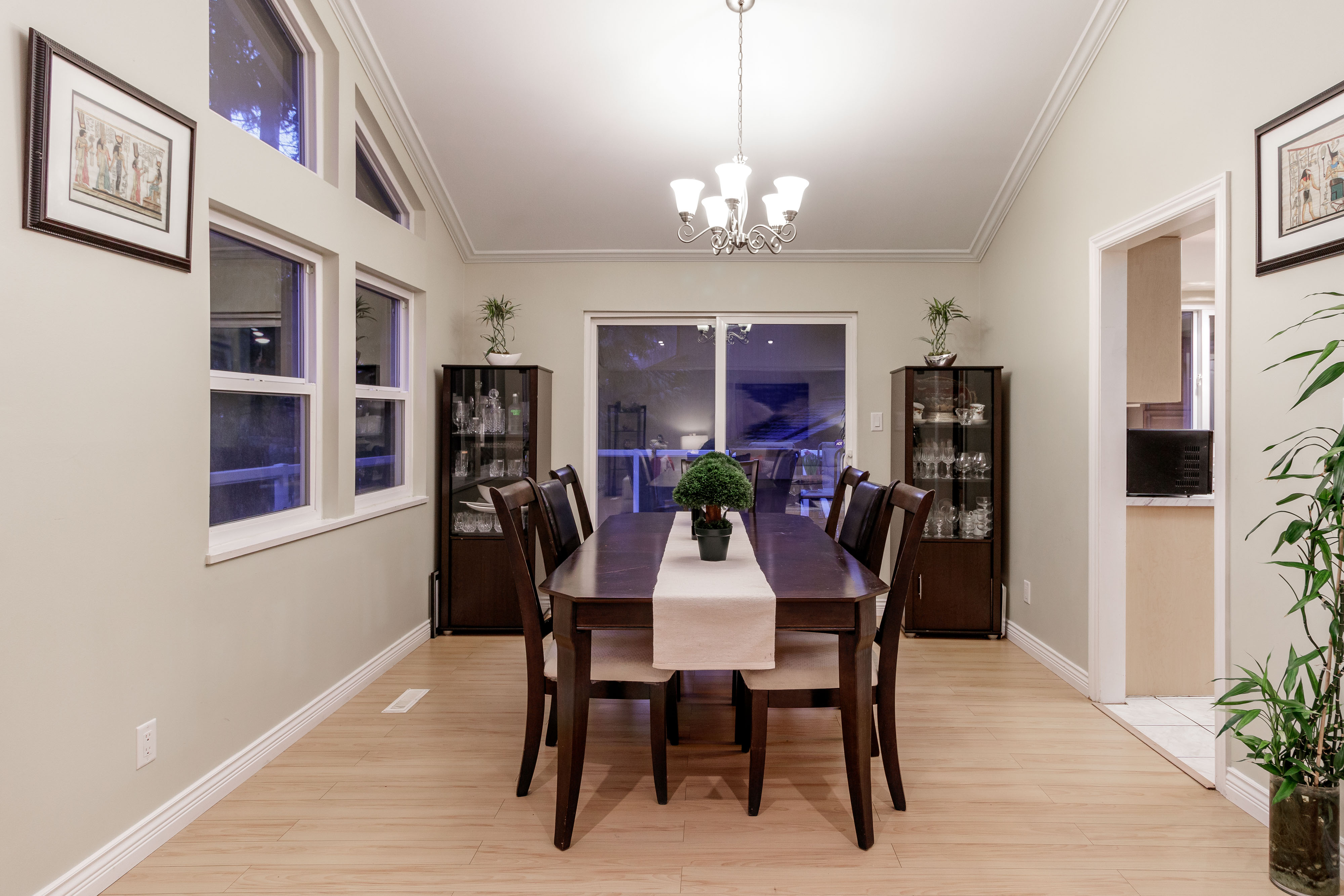 5692 White Pine Lane, North Vancouver 18
