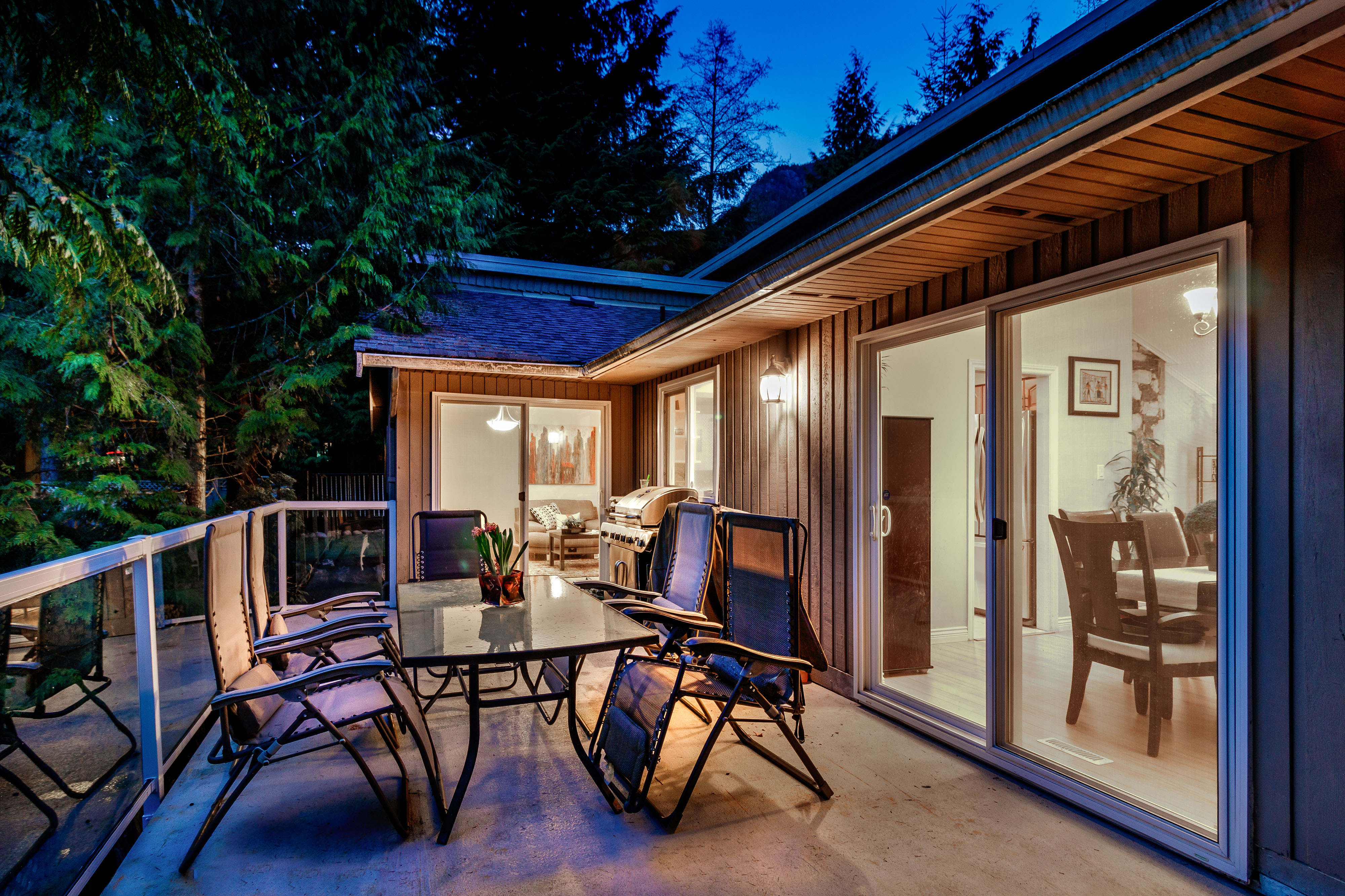 5692 White Pine Lane, North Vancouver 27