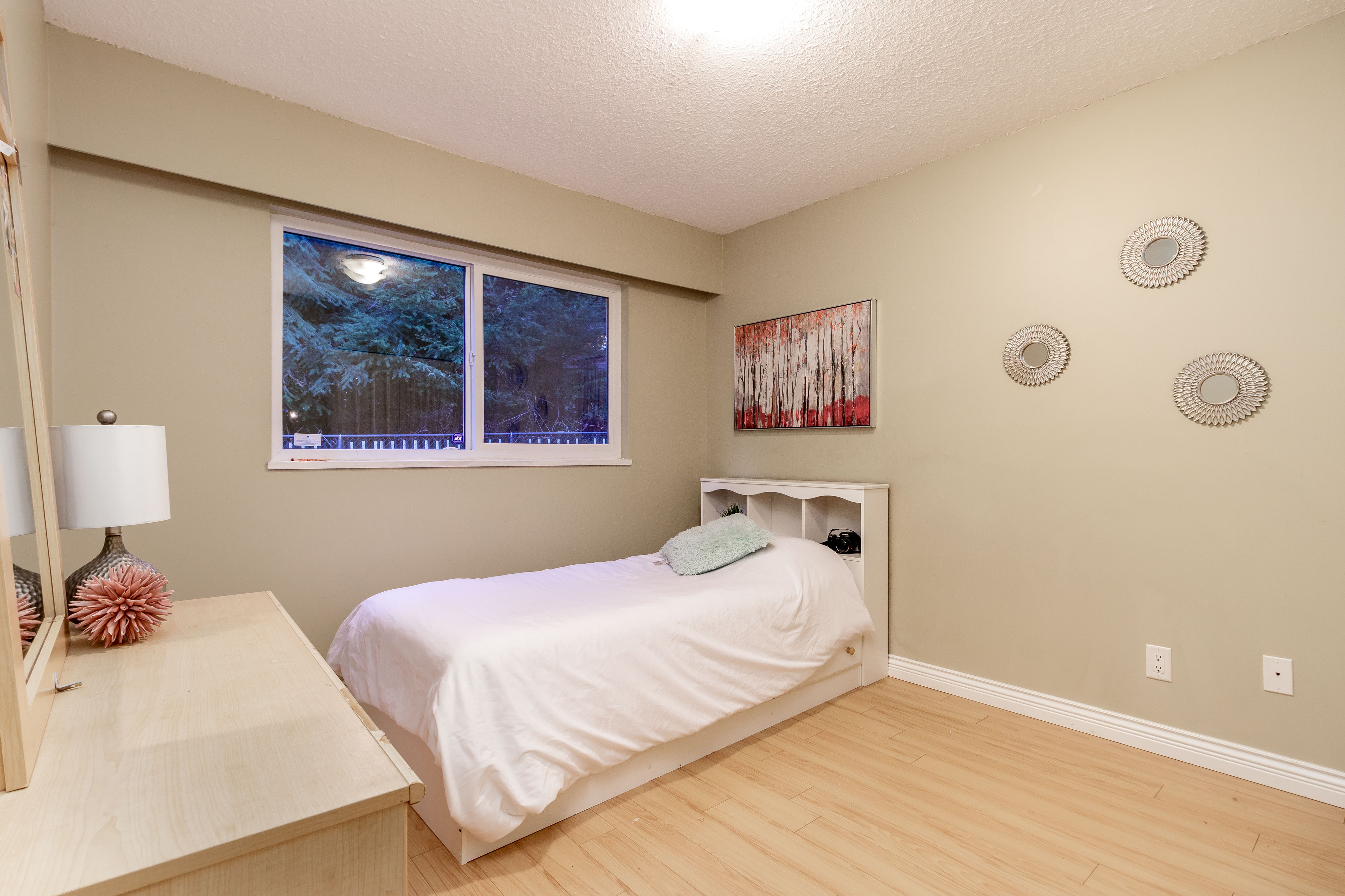 5692 White Pine Lane, North Vancouver 33
