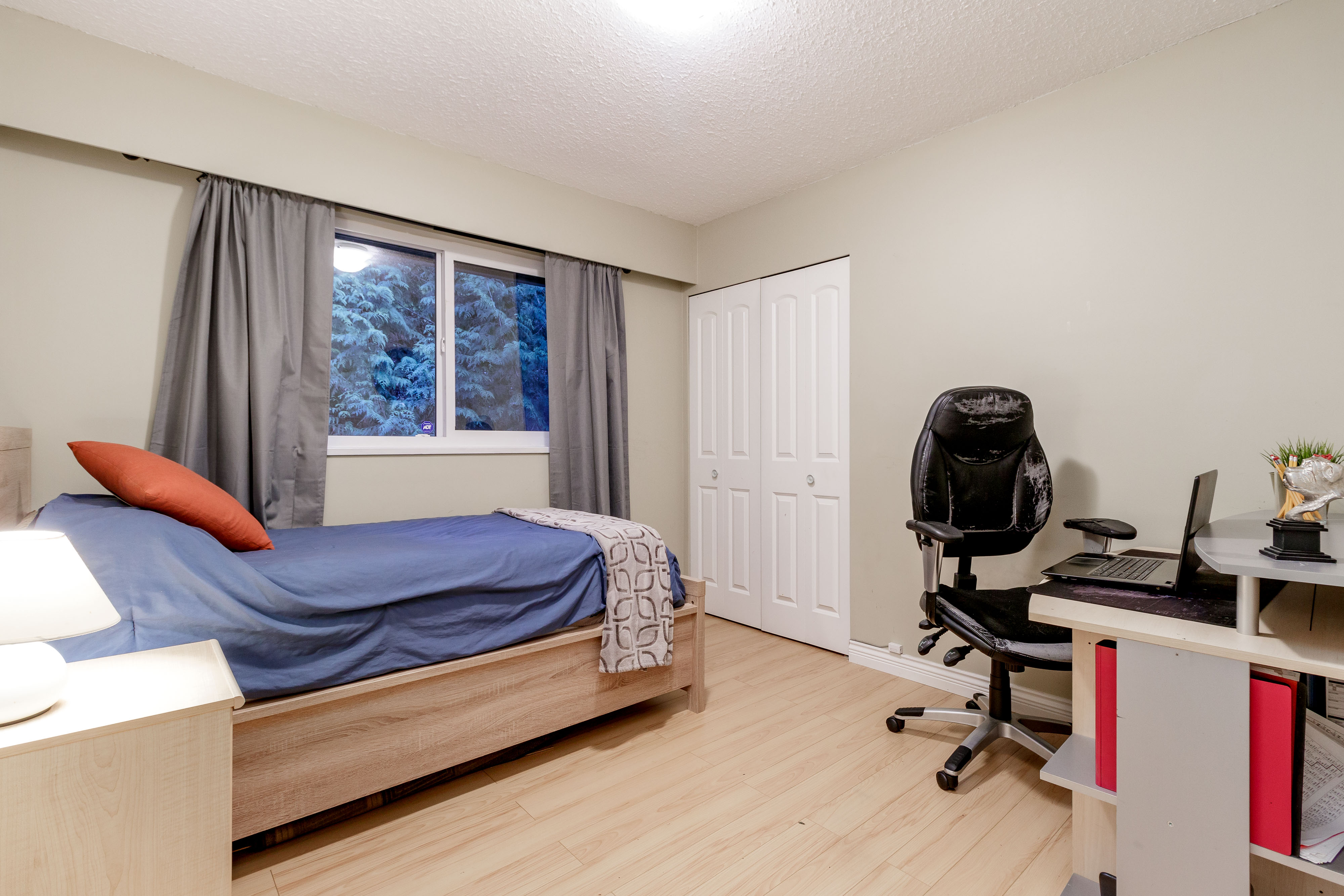 5692 White Pine Lane, North Vancouver 34