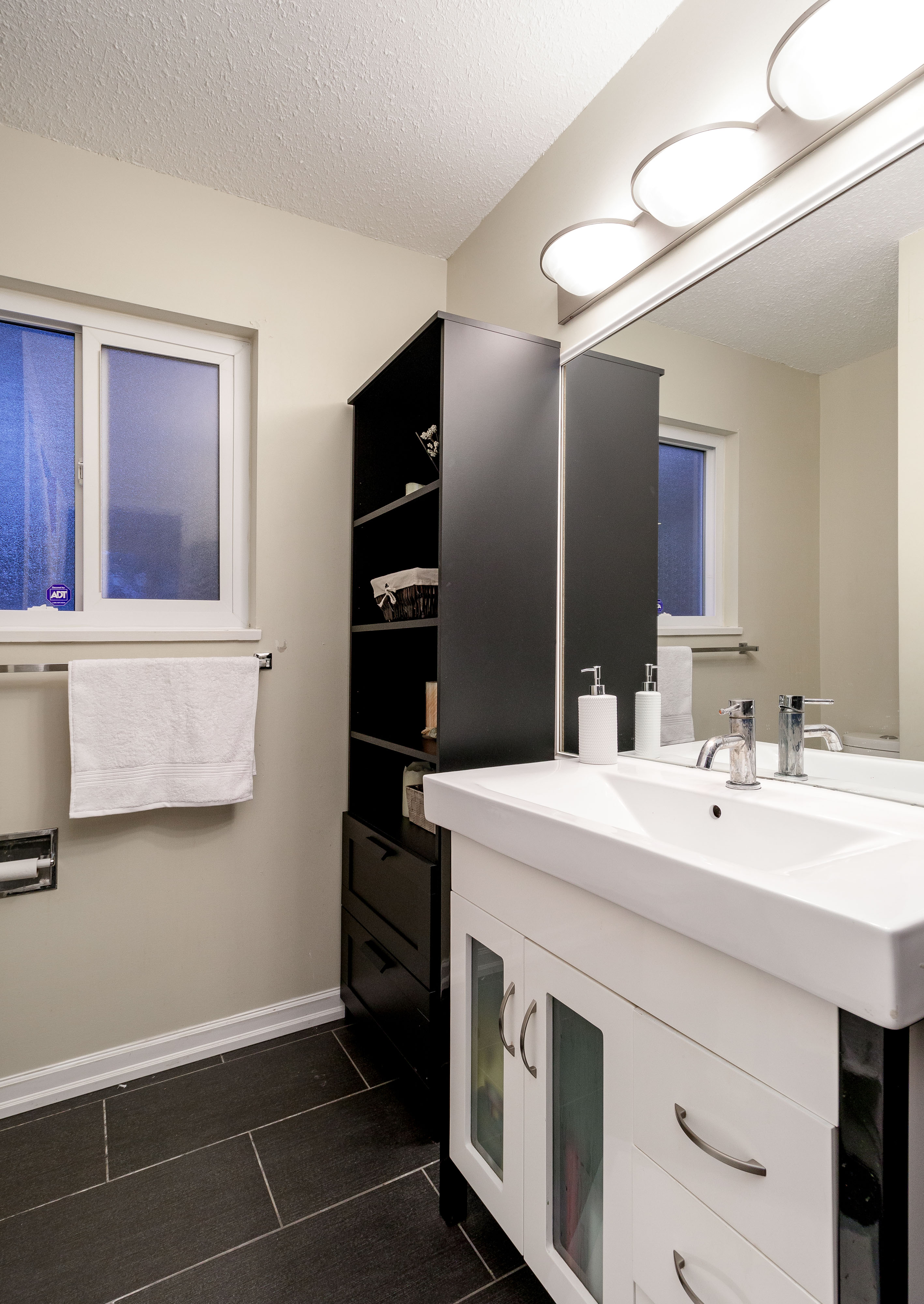 5692 White Pine Lane, North Vancouver 35
