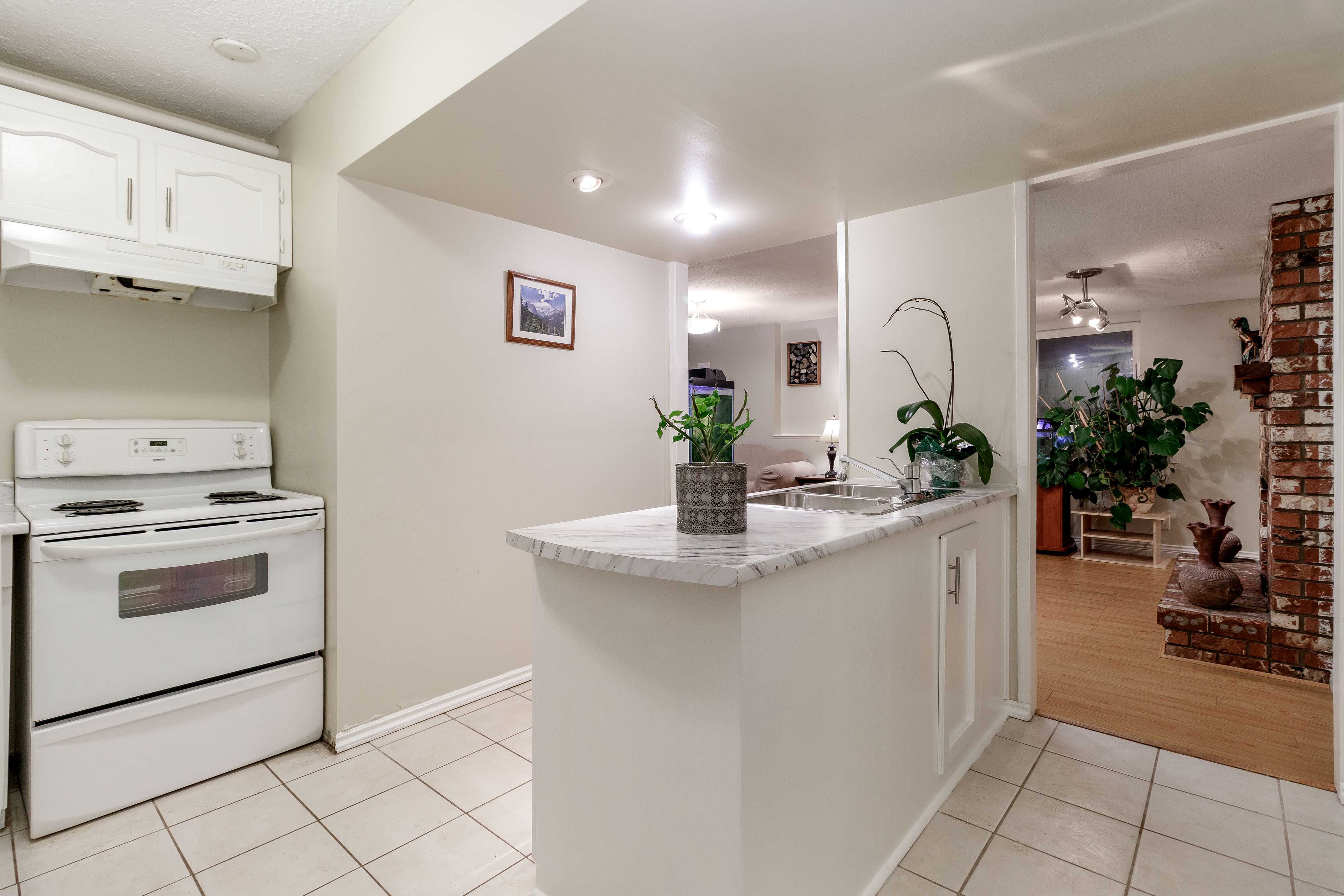 5692 White Pine Lane, North Vancouver 39