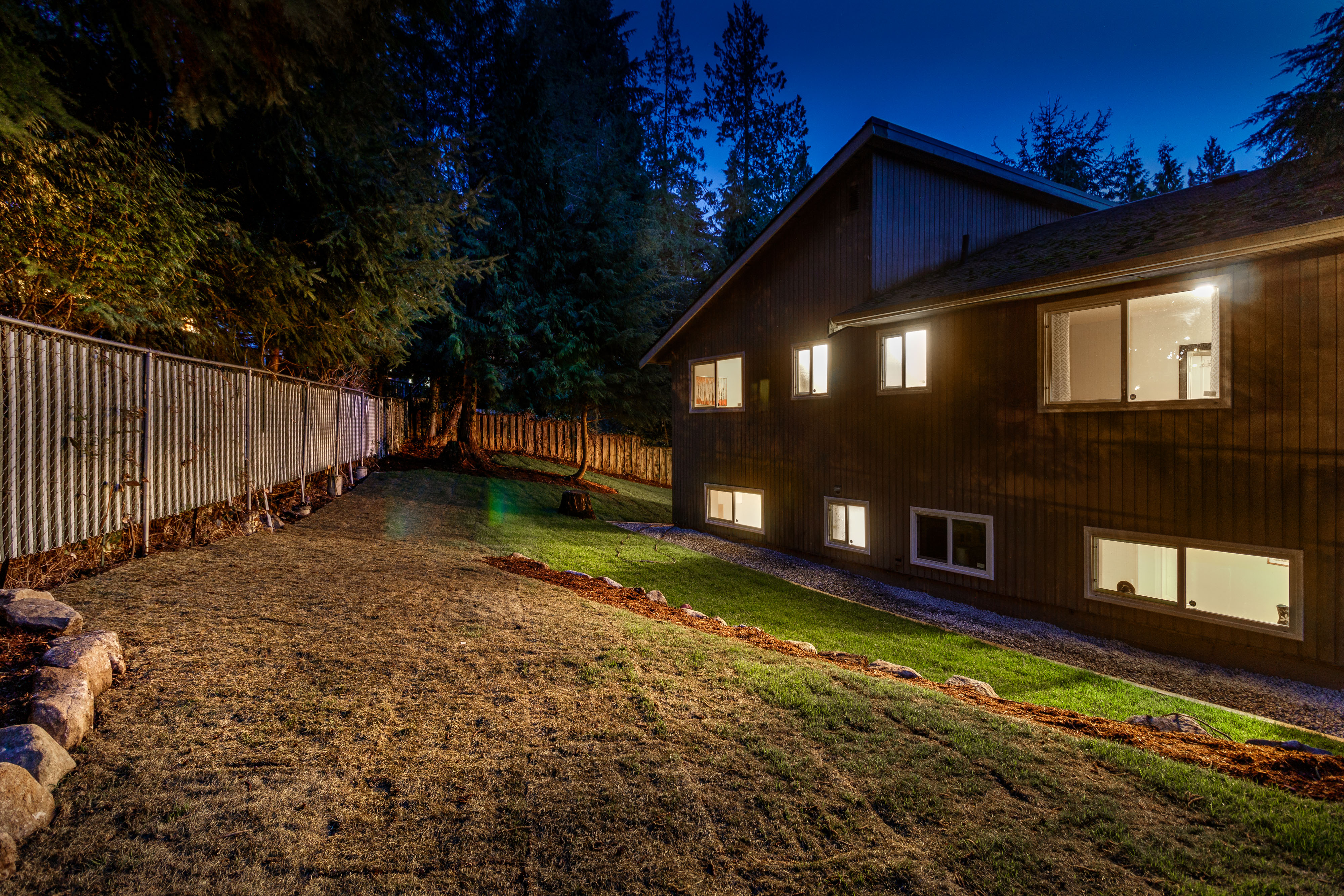 5692 White Pine Lane, North Vancouver 43