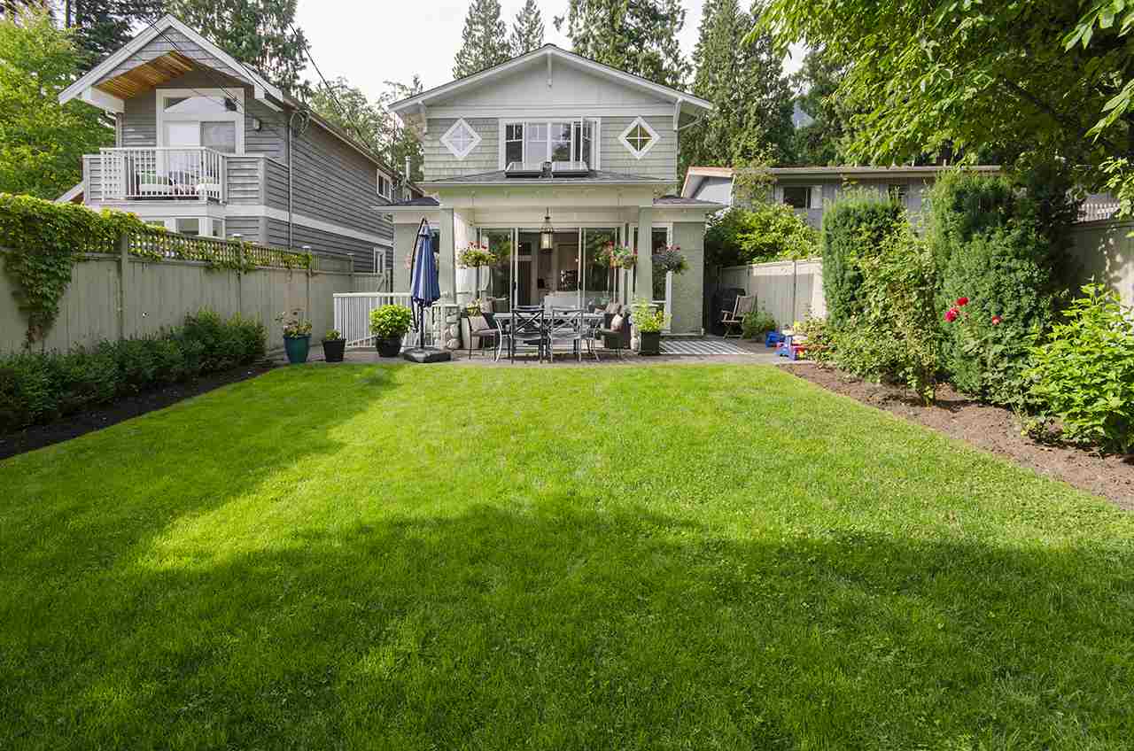 1057 Canyon Blvd, North Vancouver 3