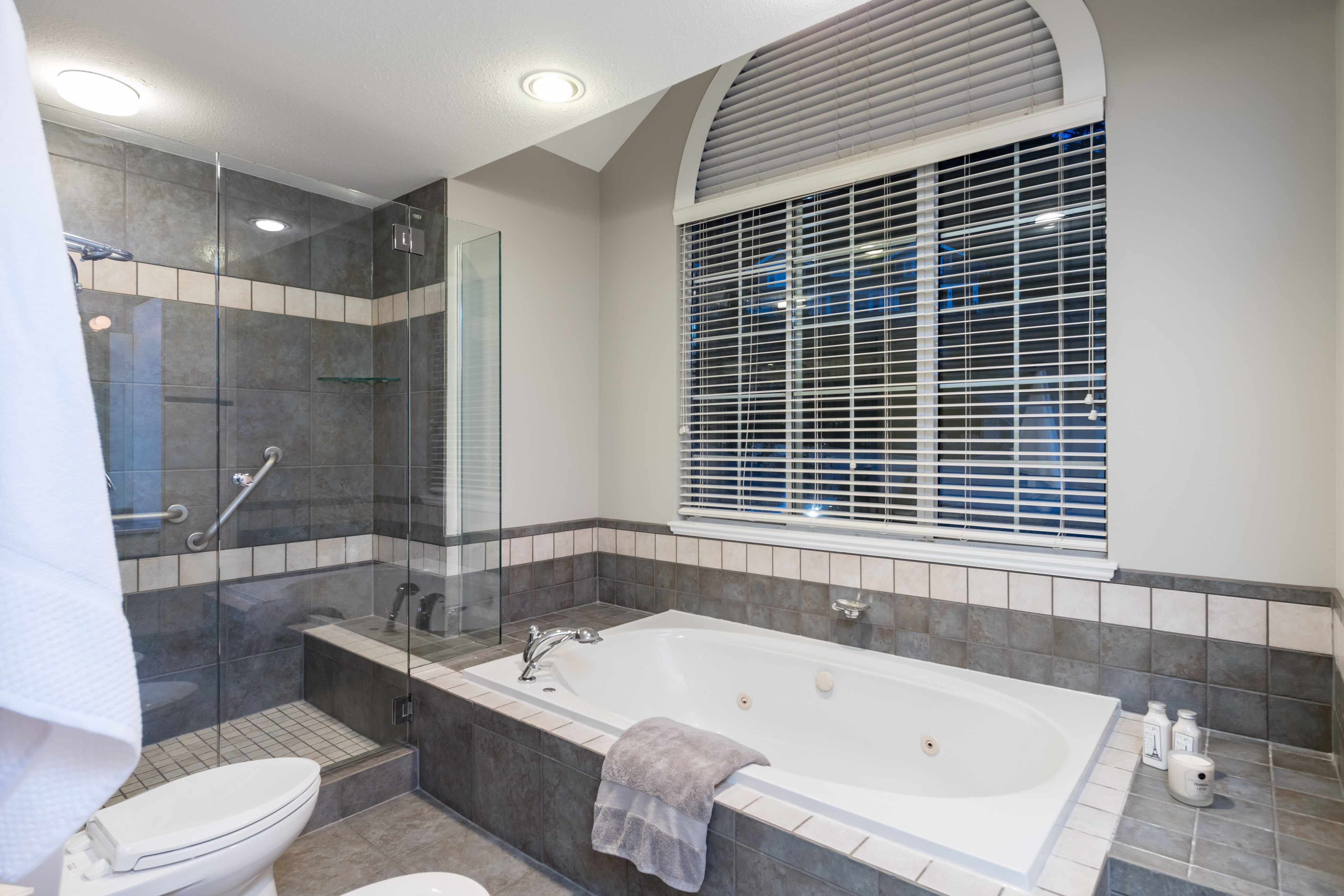 4275 St. Georges Ave, North Vancouver 34