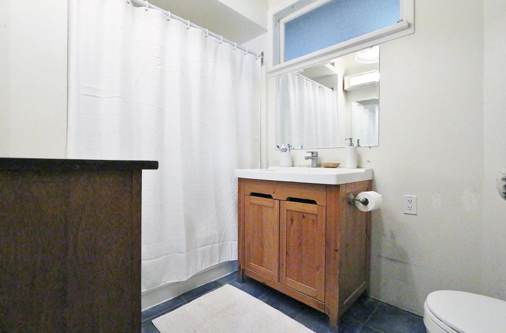 416 - 418 E 16th St, North Vancouver 16