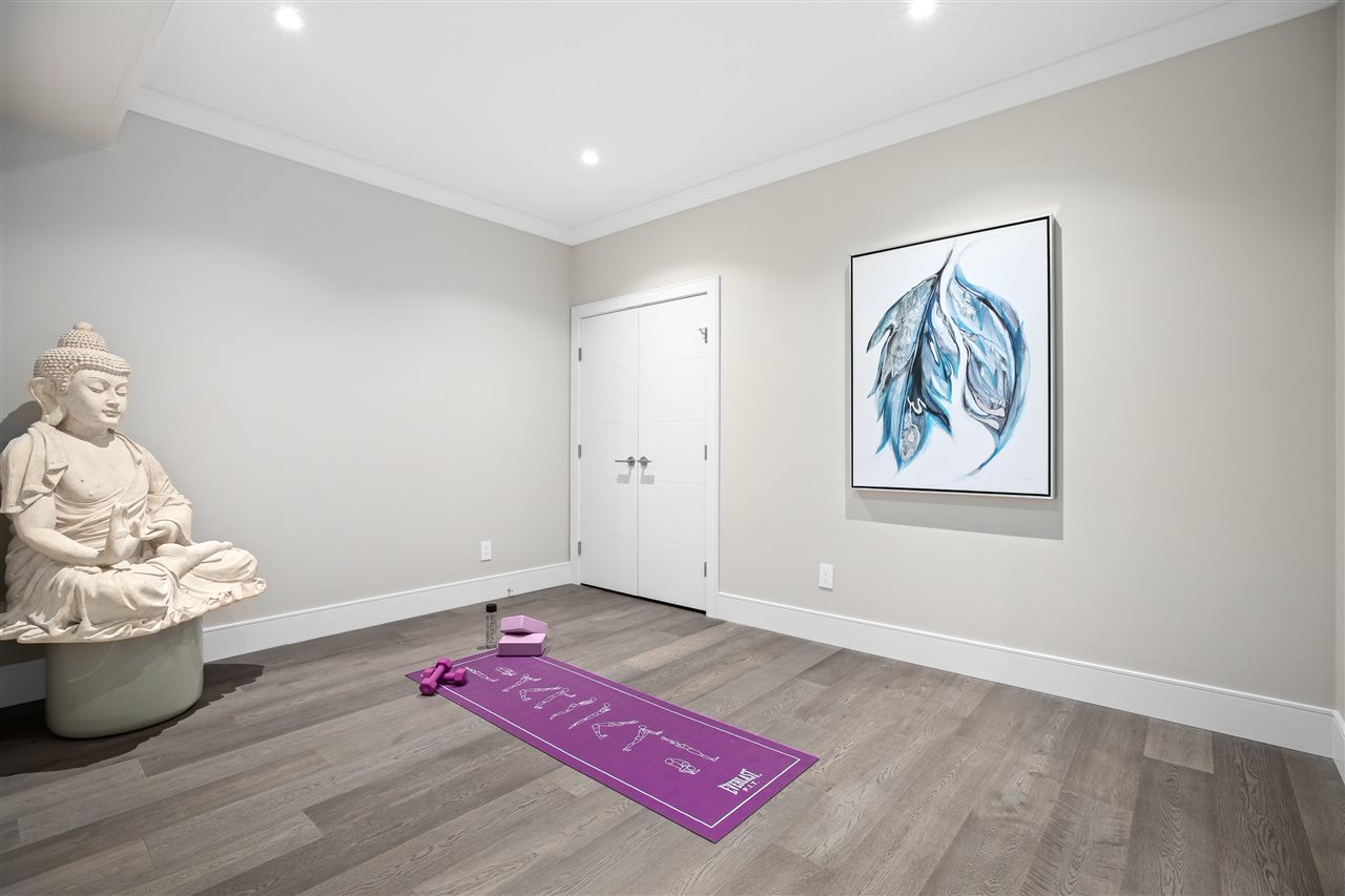 SOLD!! 968 Prospect Ave, North Vancouver 16
