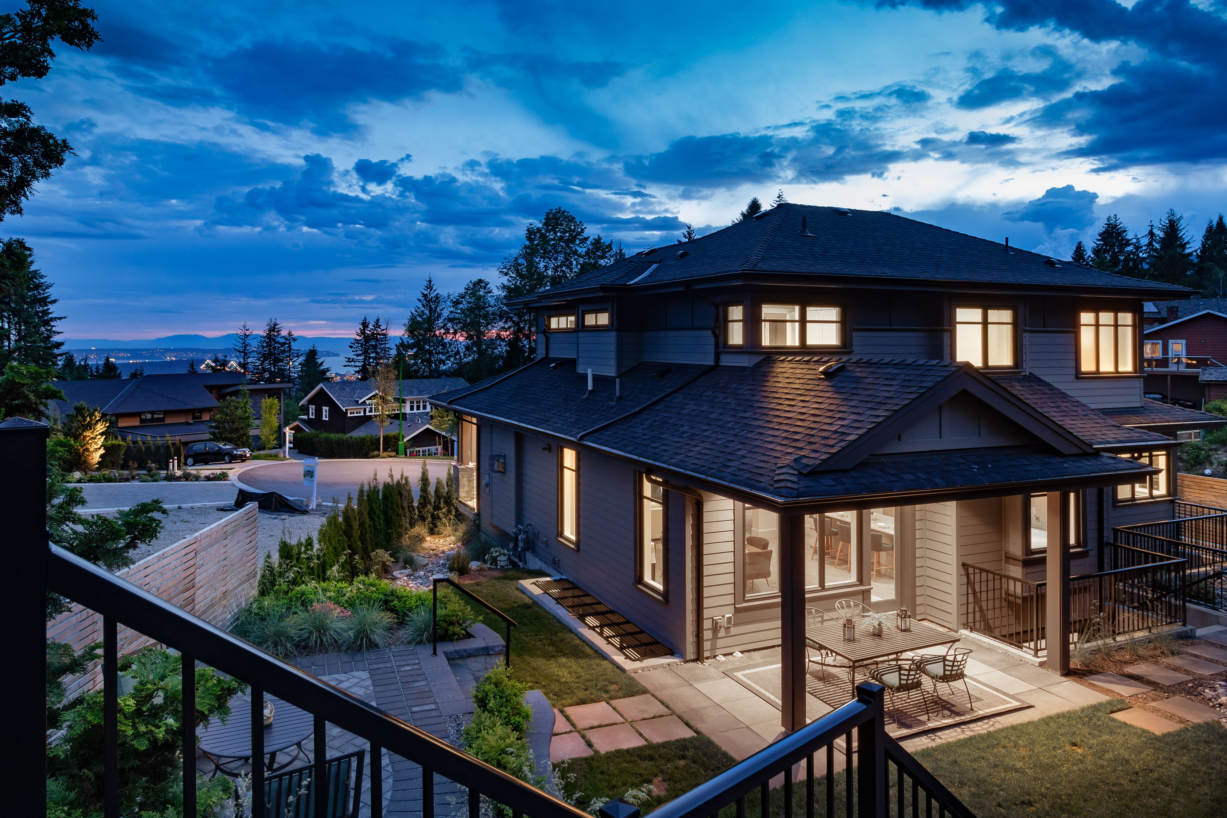 286 Monteray Avenue, North Vancouver 2