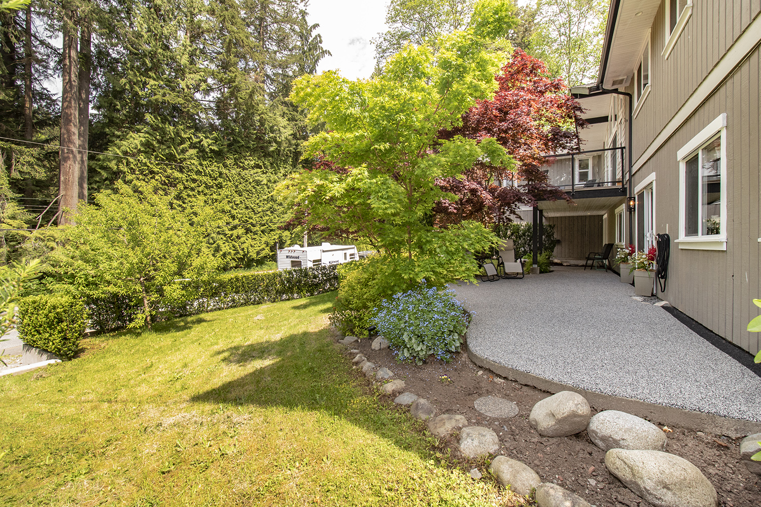 2092 Riverside Drive, North Vancouver 25