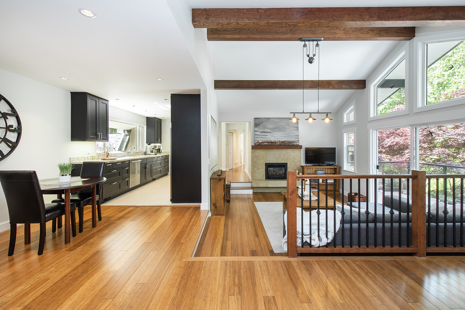 2092 Riverside Drive, North Vancouver 12