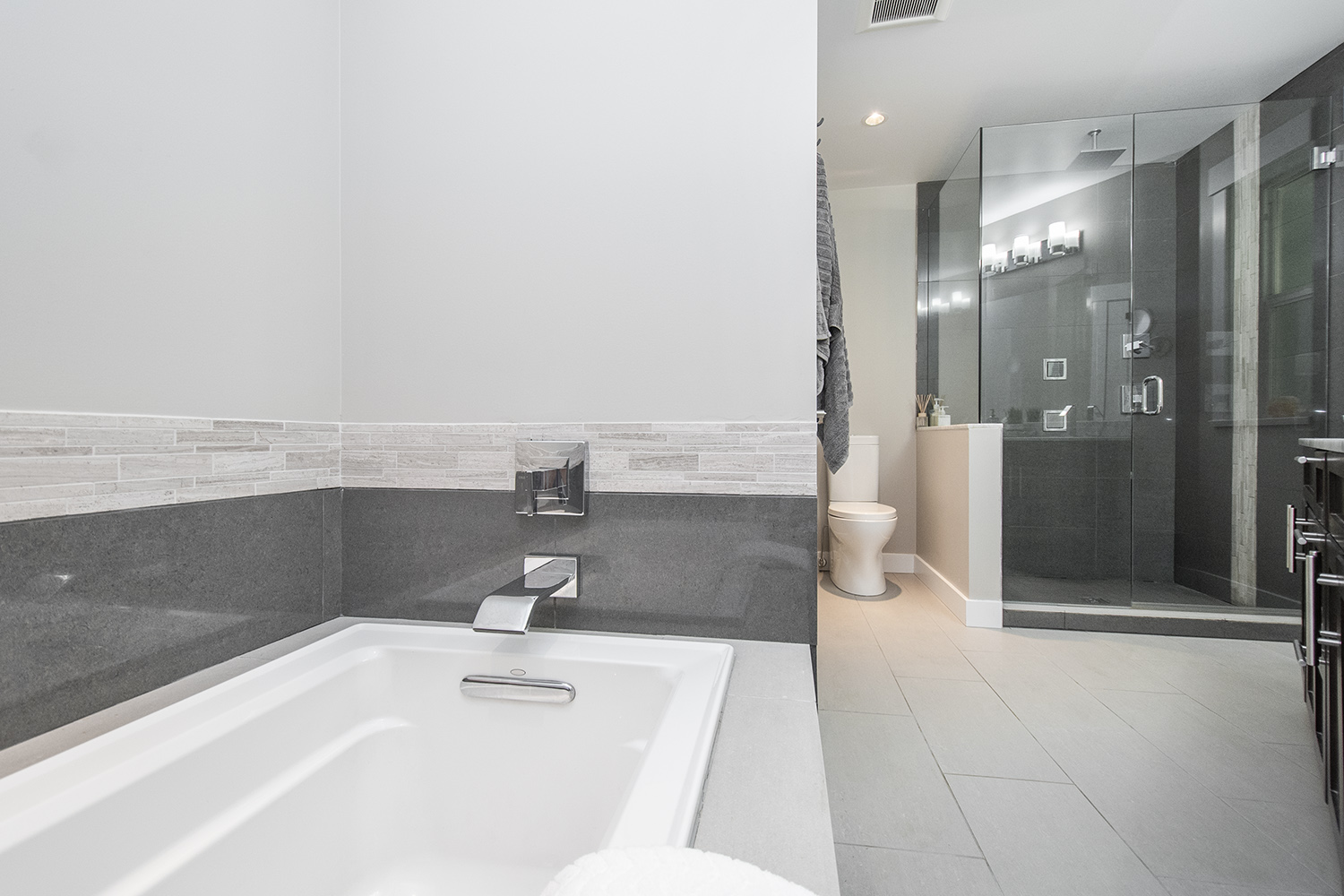 2092 Riverside Drive, North Vancouver 32