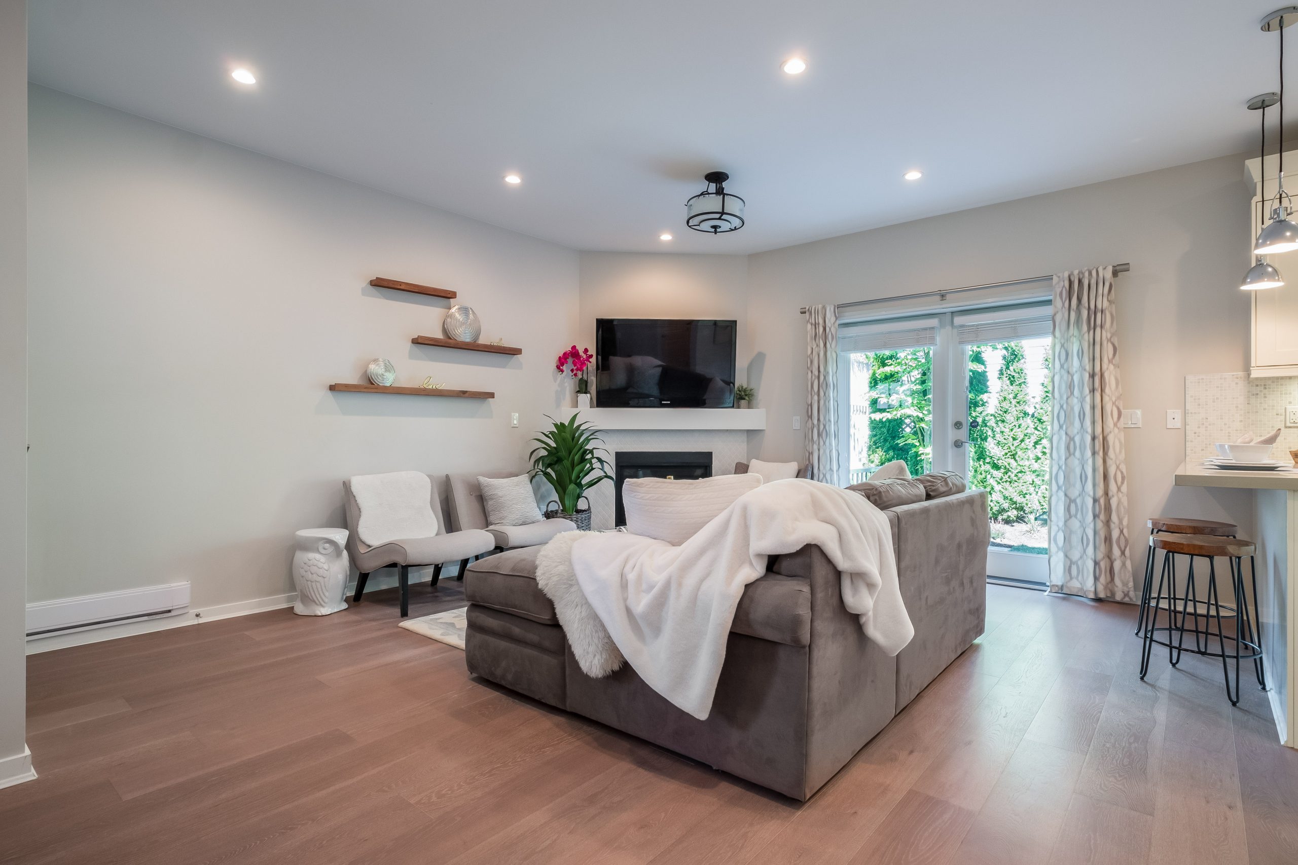 248 E 6th Street, North Vancouver 3