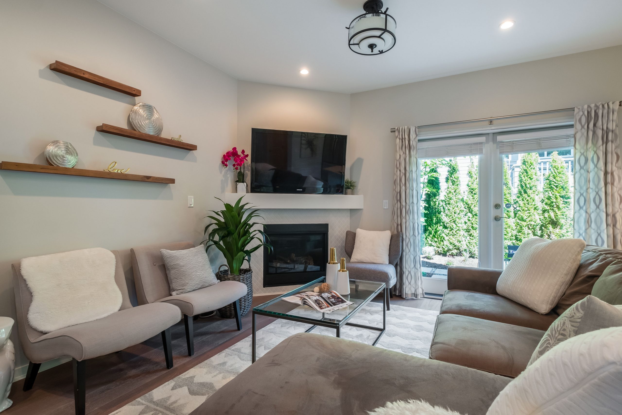 248 E 6th Street, North Vancouver 2