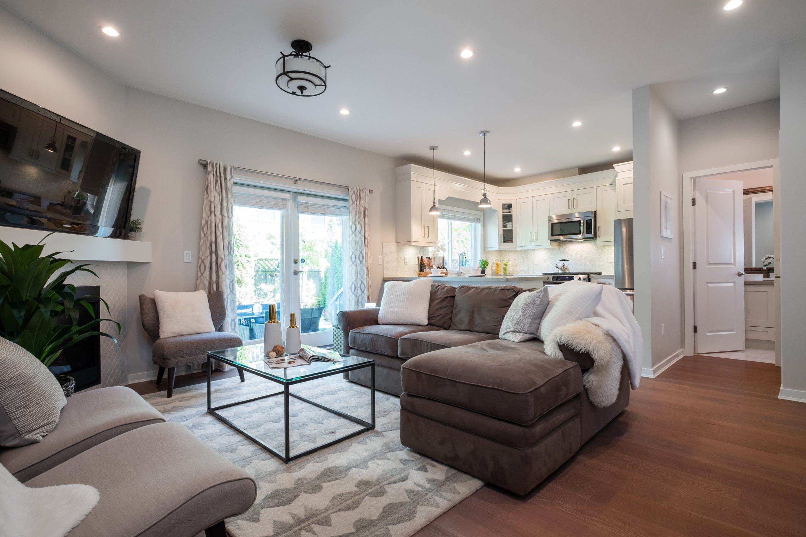 248 E 6th Street, North Vancouver 4