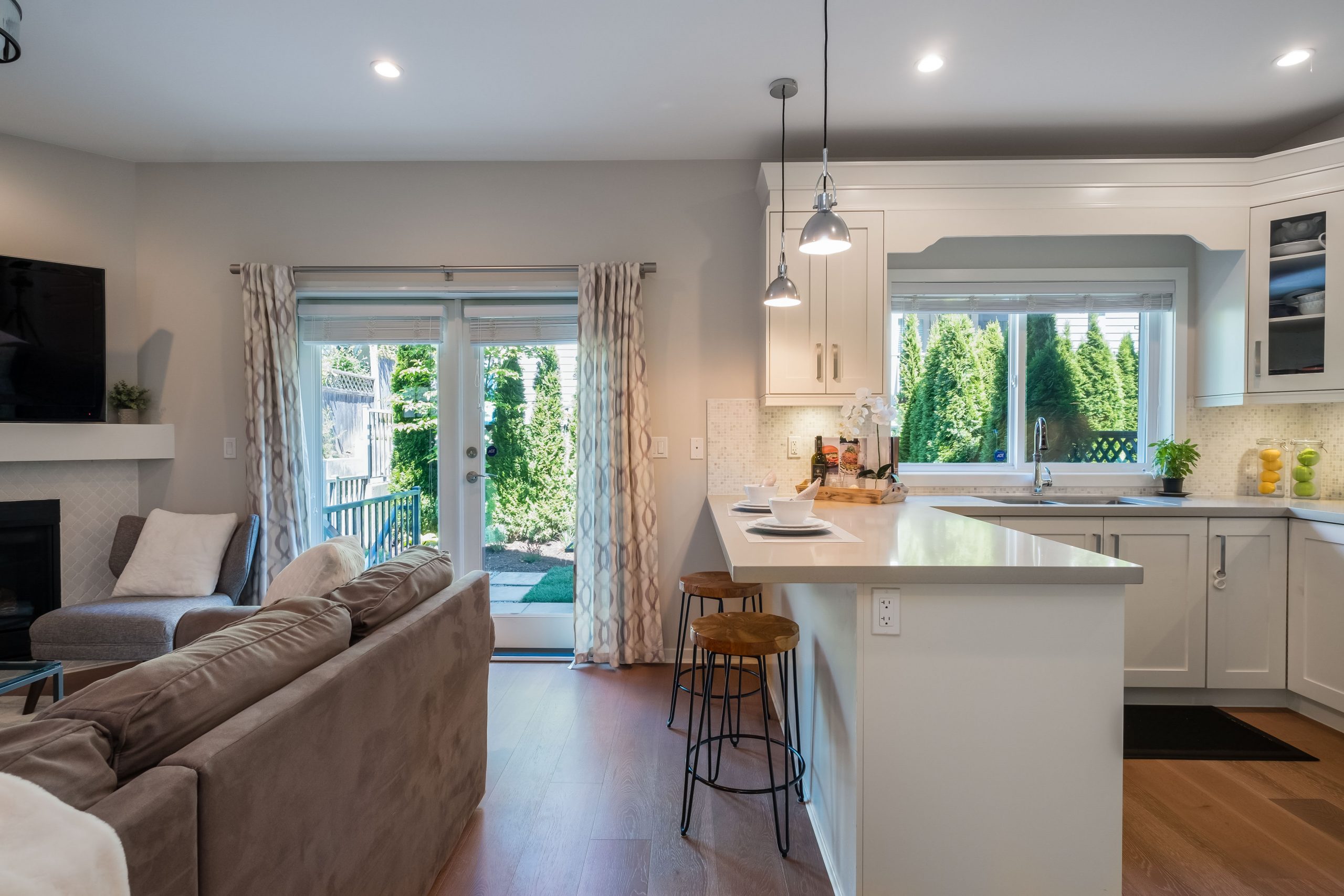 248 E 6th Street, North Vancouver 11