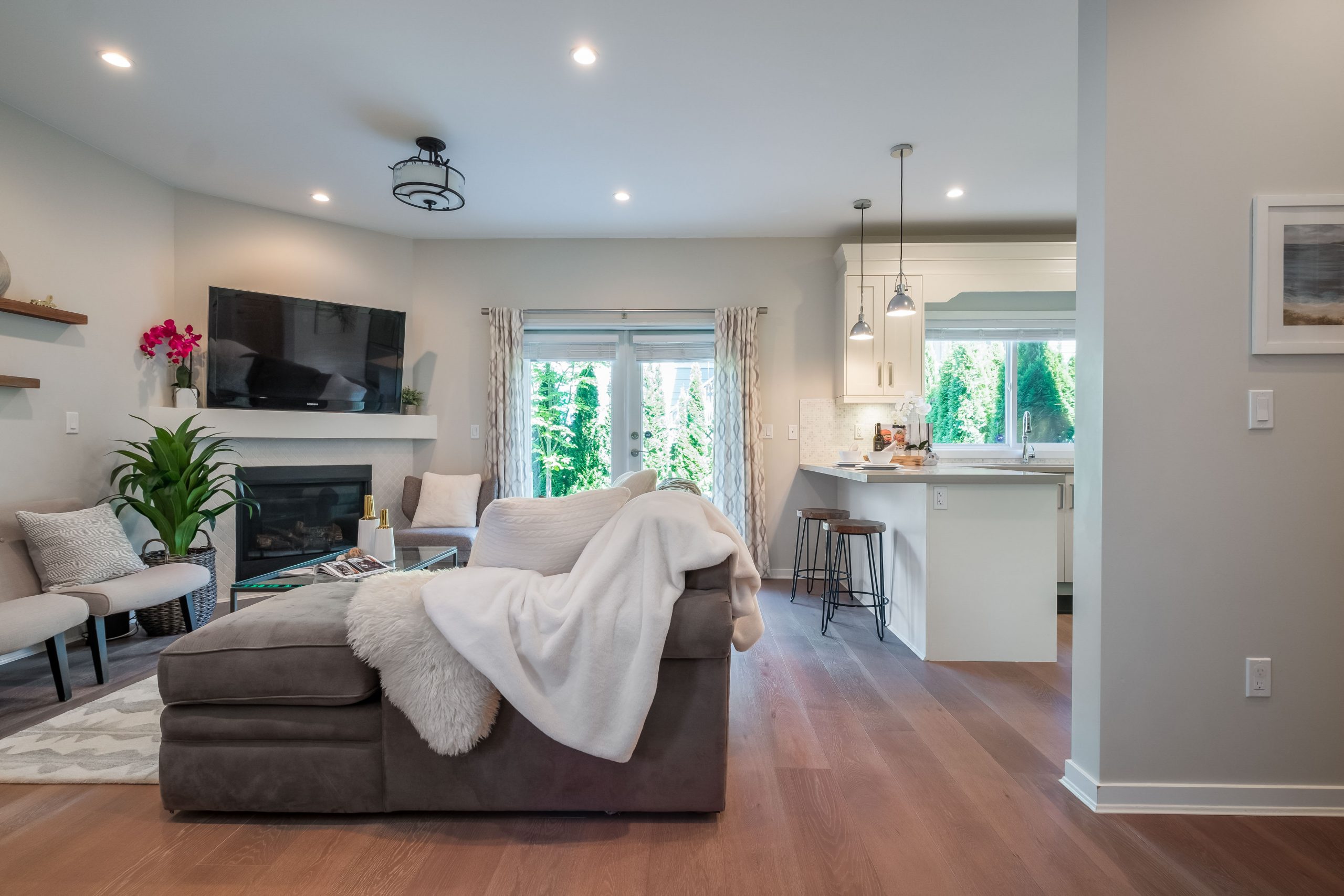 248 E 6th Street, North Vancouver 12