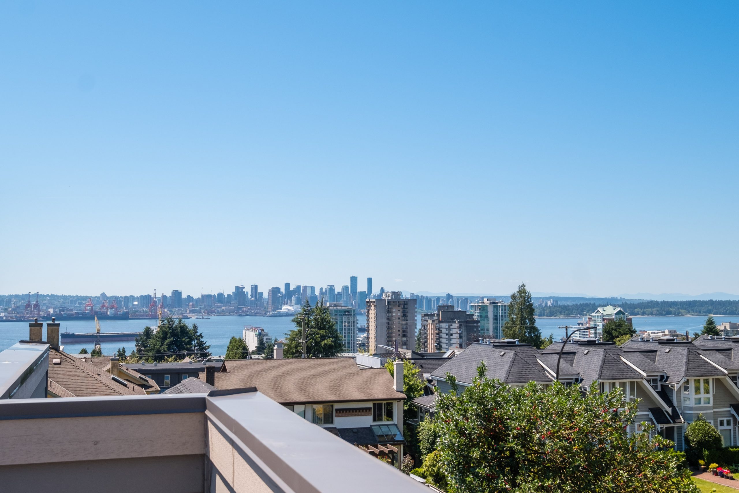 248 E 6th Street, North Vancouver 35