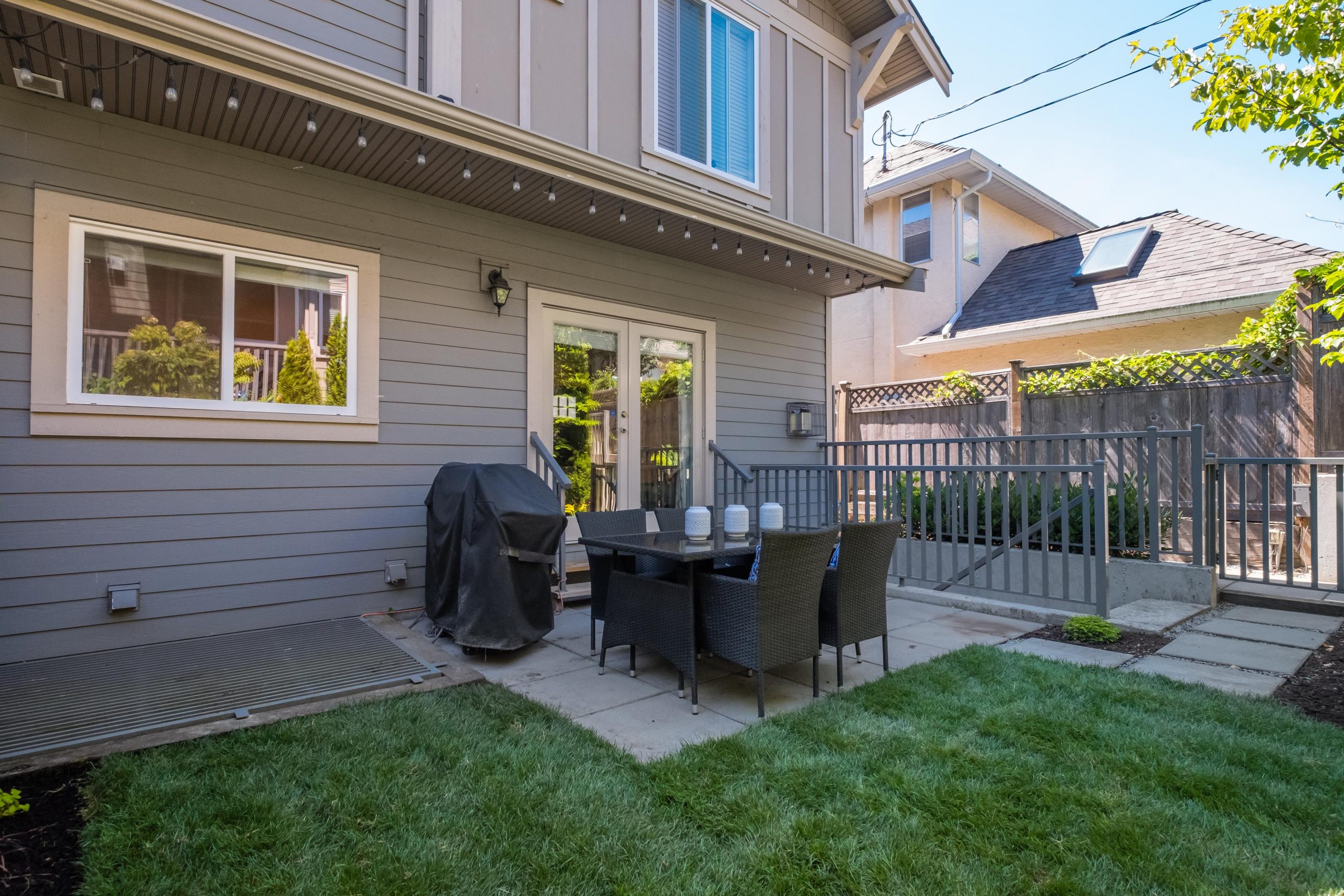 248 E 6th Street, North Vancouver 41