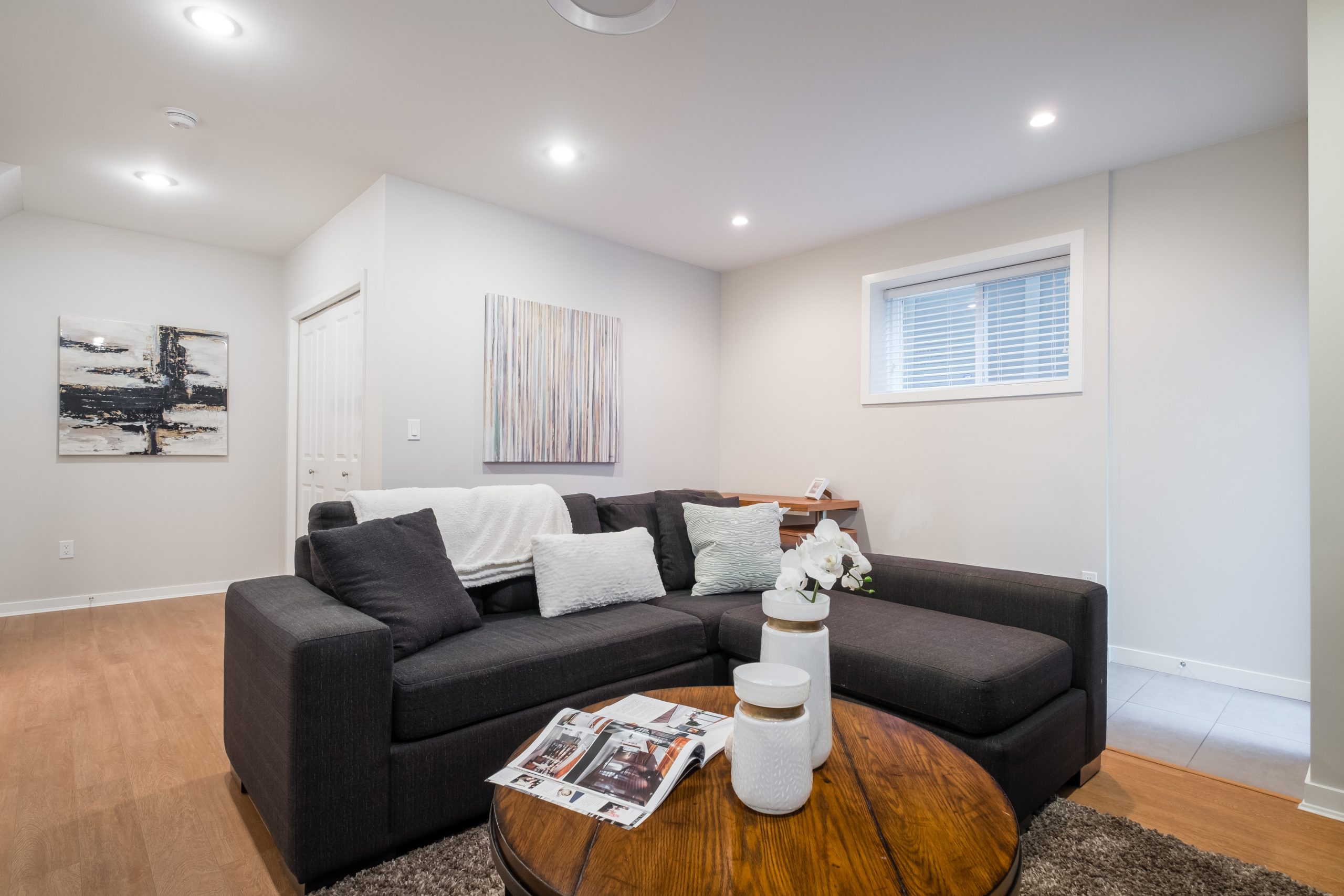 248 E 6th Street, North Vancouver 44